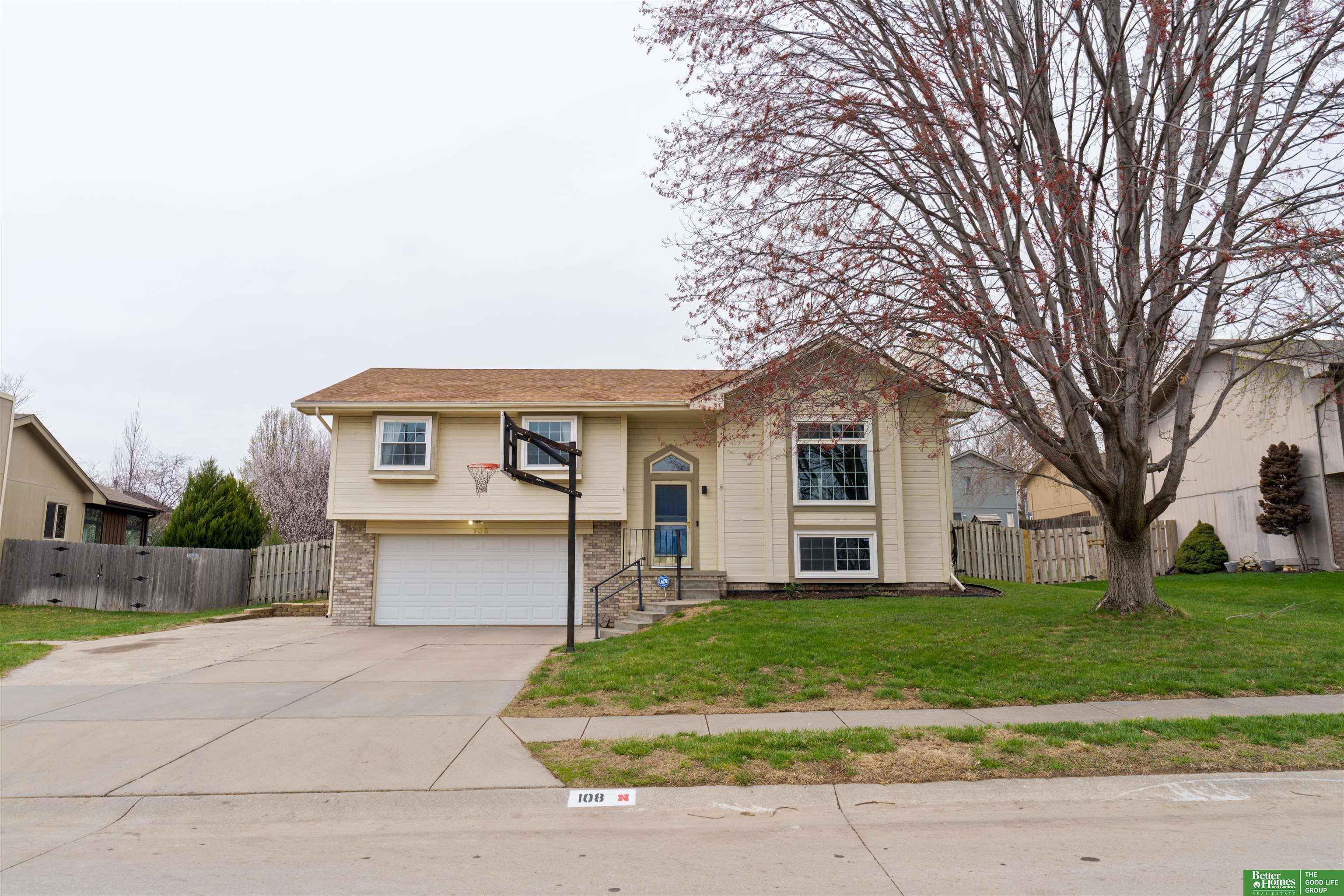 108 Summerset Drive, Papillion, Nebraska image 1