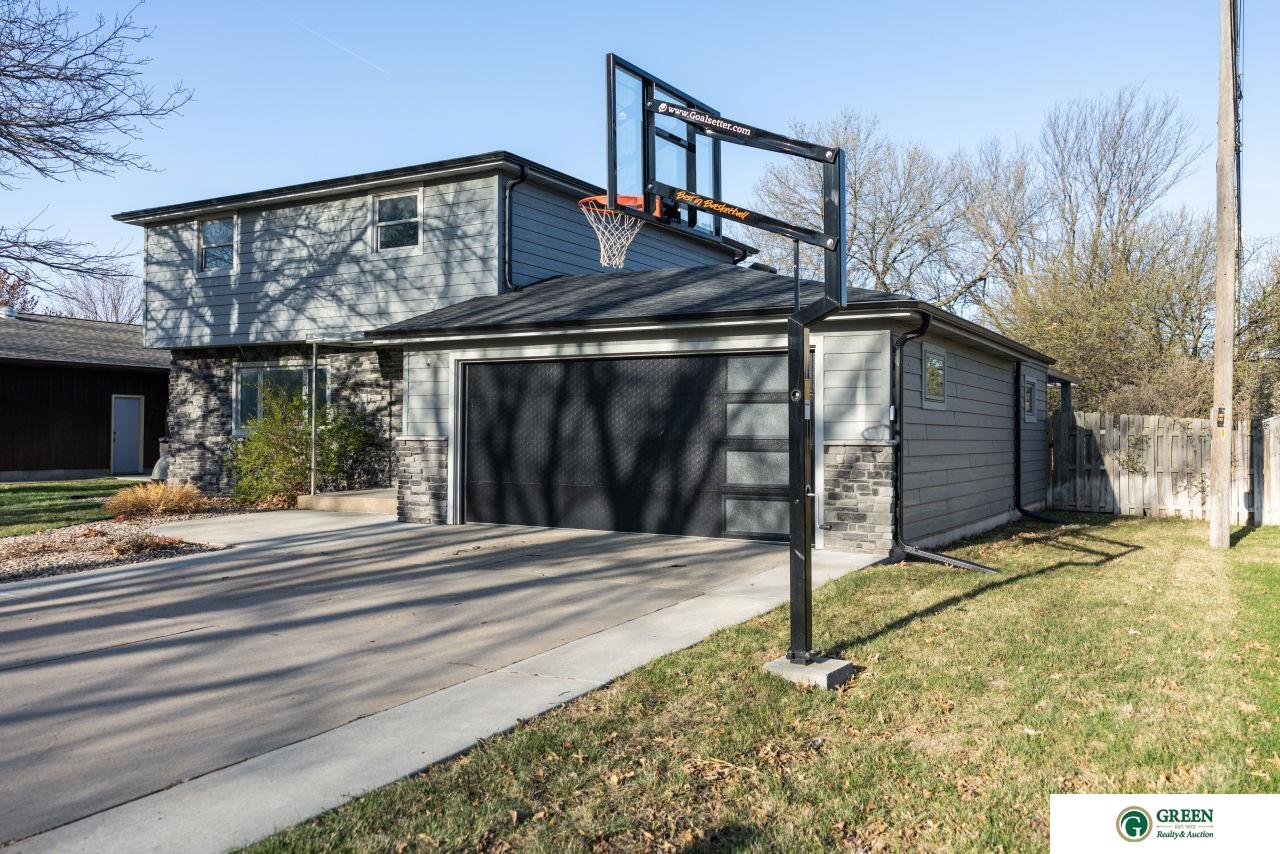 17 S Country Club Heights, York, Nebraska image 2