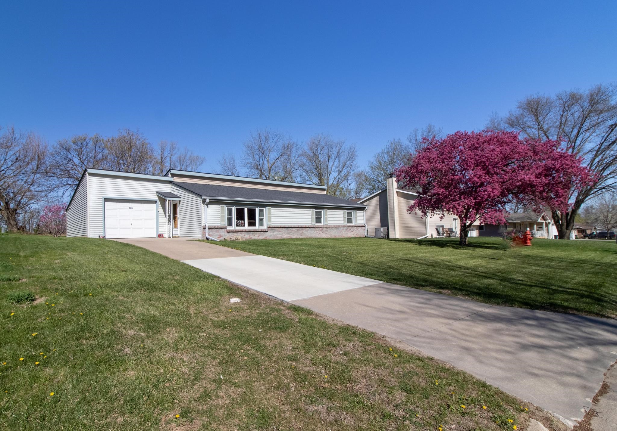 435 N F Street, Milford