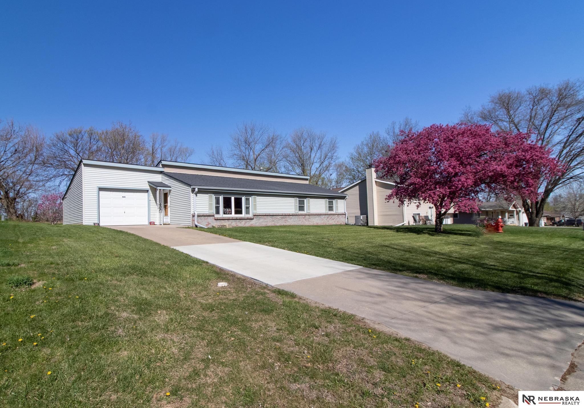 435 N F Street, Milford