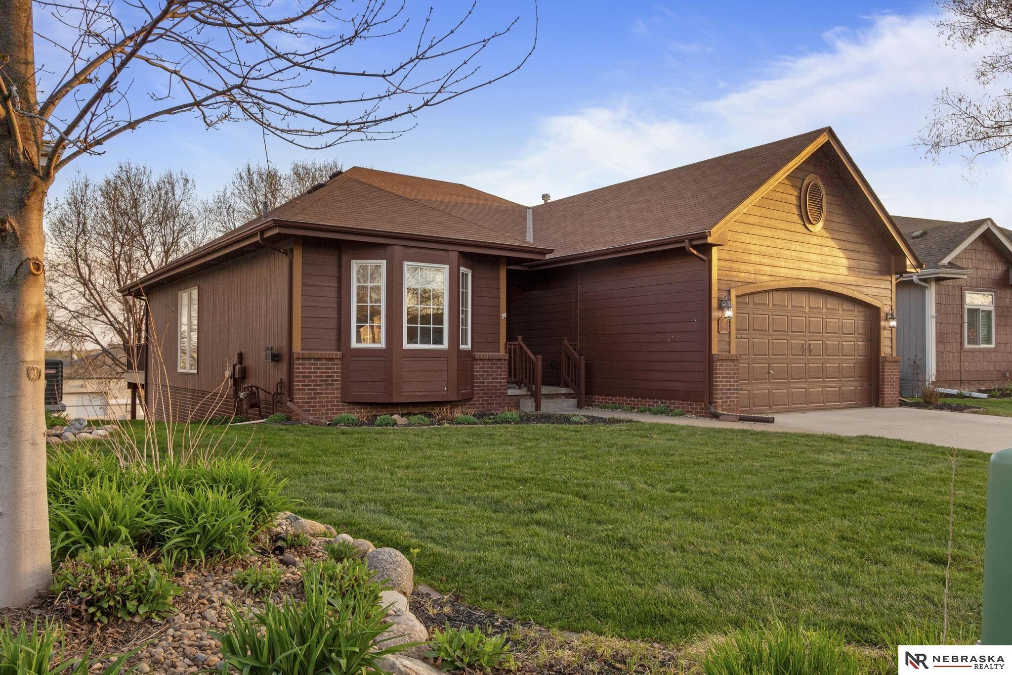 8833 S 100th Street, La Vista