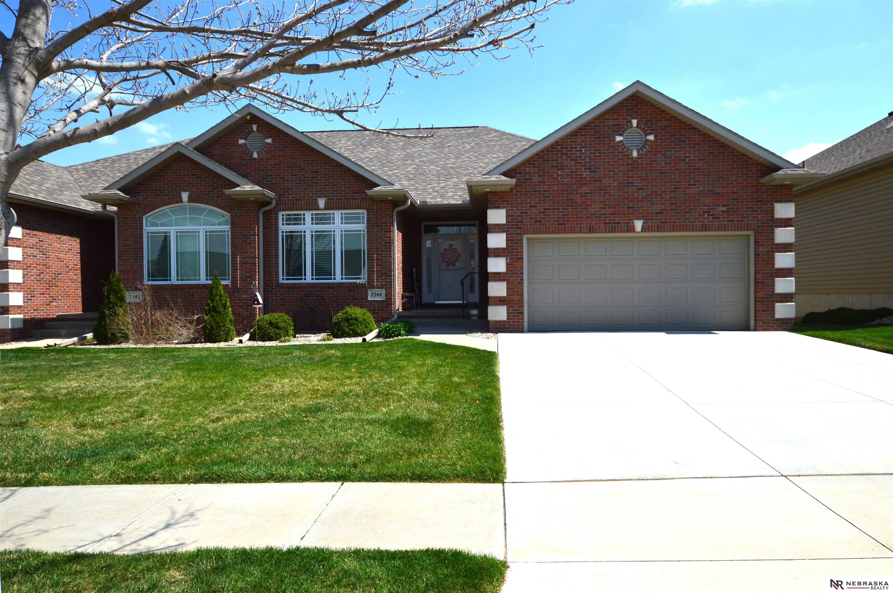 7544 Greycliff Drive, Lincoln, Nebraska image 1