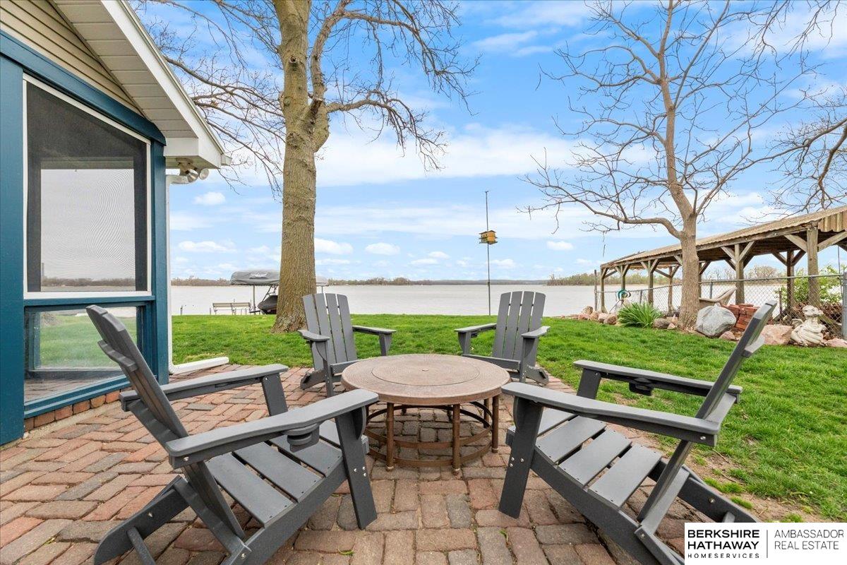 4614 N Shore Drive, Council Bluffs, Iowa image 2