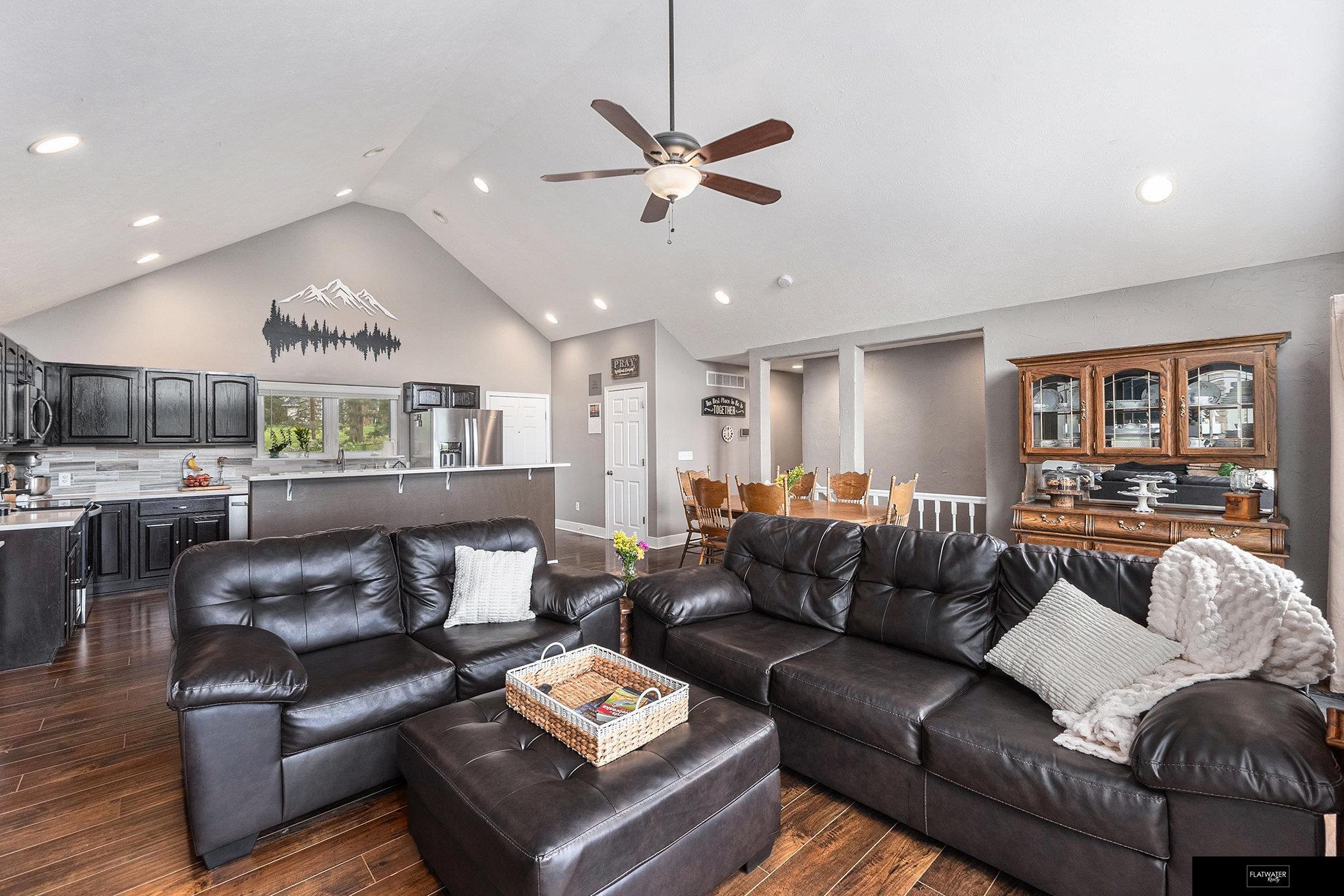 823 Beaver Lake Boulevard, Plattsmouth, Nebraska image 3
