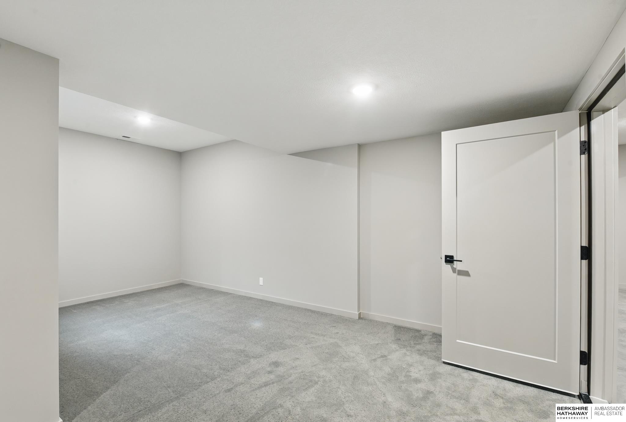 141 N 35 Street, Omaha, Nebraska image 32