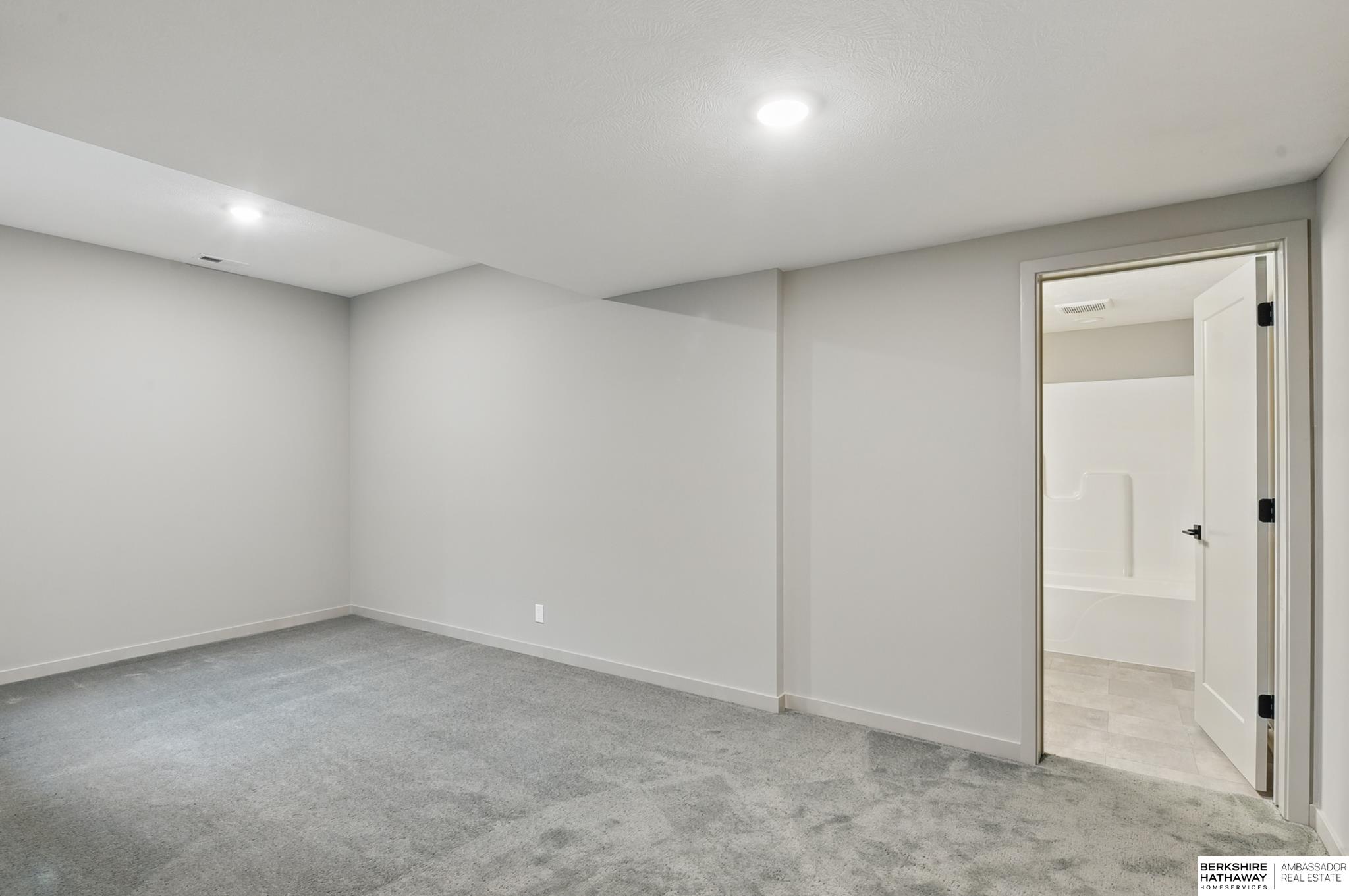 141 N 35 Street, Omaha, Nebraska image 33