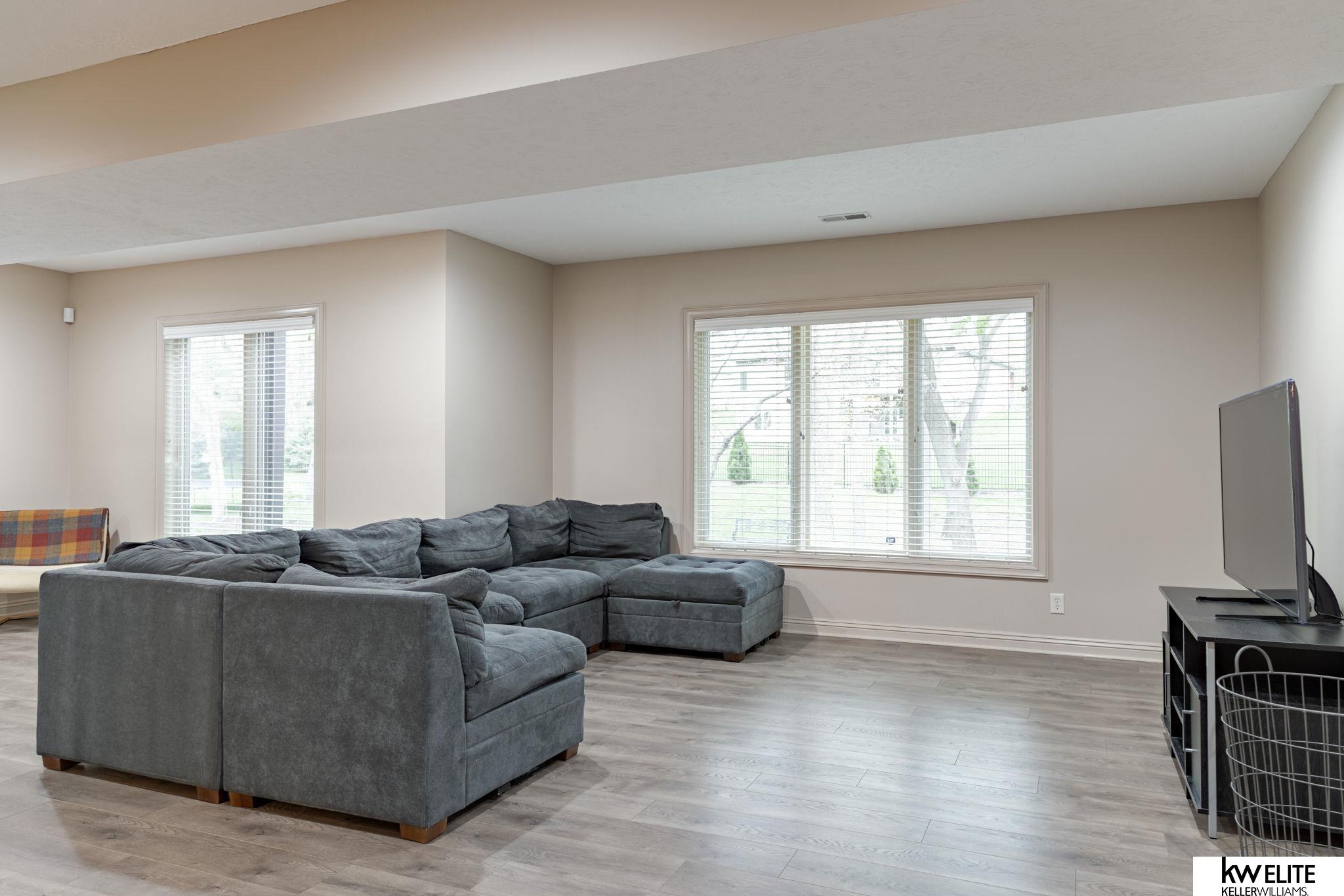 802 S 182nd Street, Omaha, Nebraska image 32
