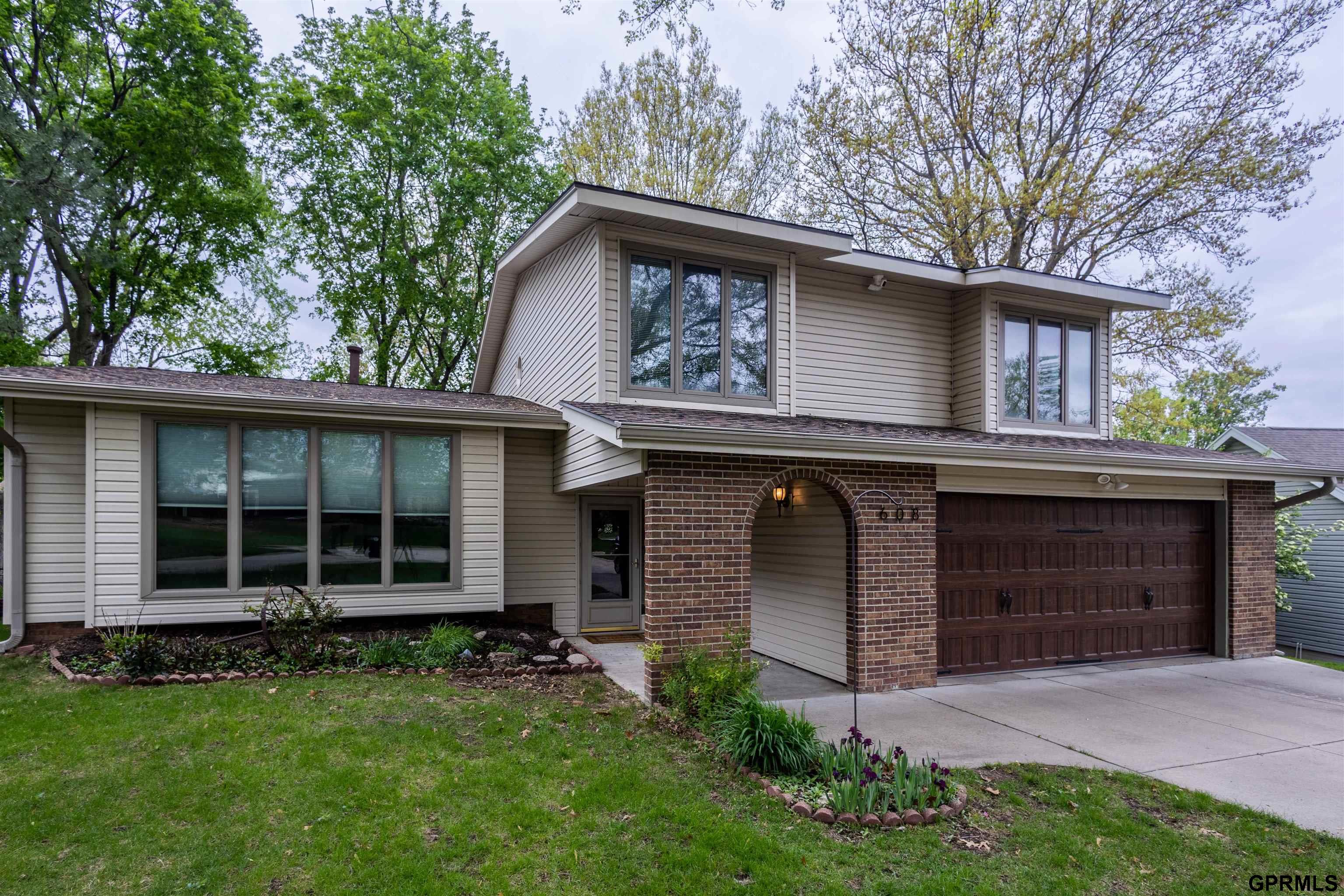 608 S 151st Circle, Omaha, Nebraska image 2