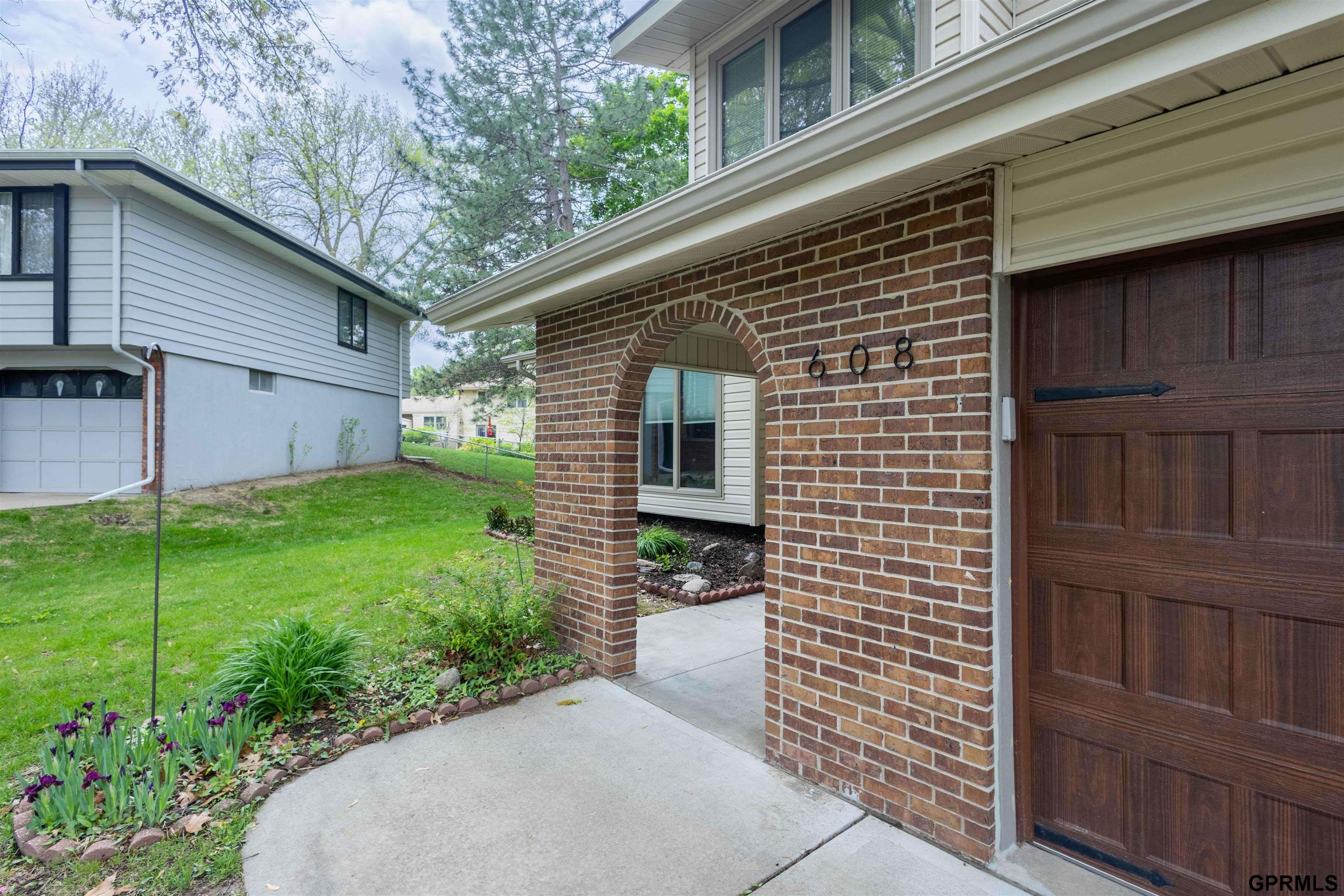 608 S 151st Circle, Omaha, Nebraska image 3