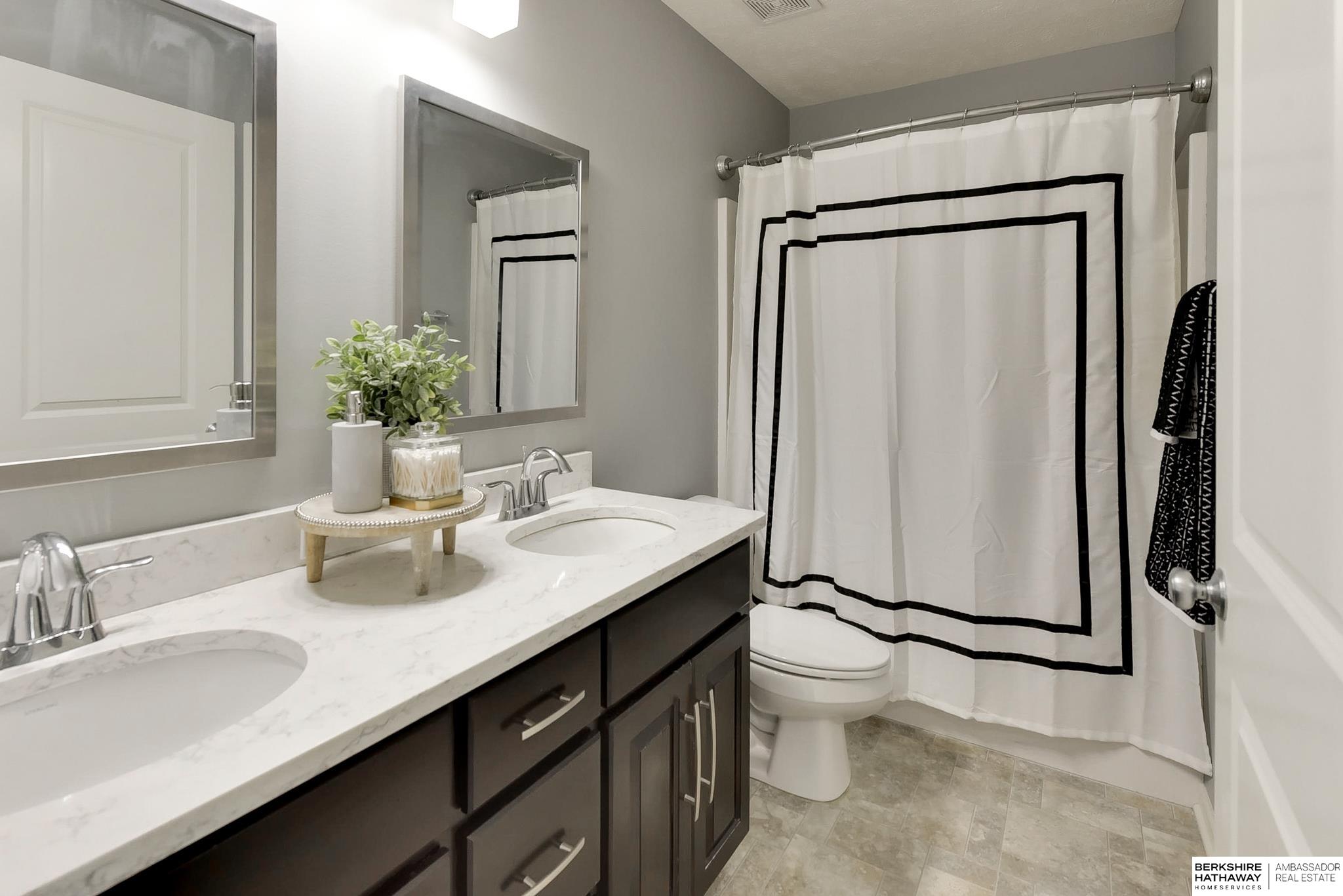 18425 Harney Street, Elkhorn, Nebraska image 29
