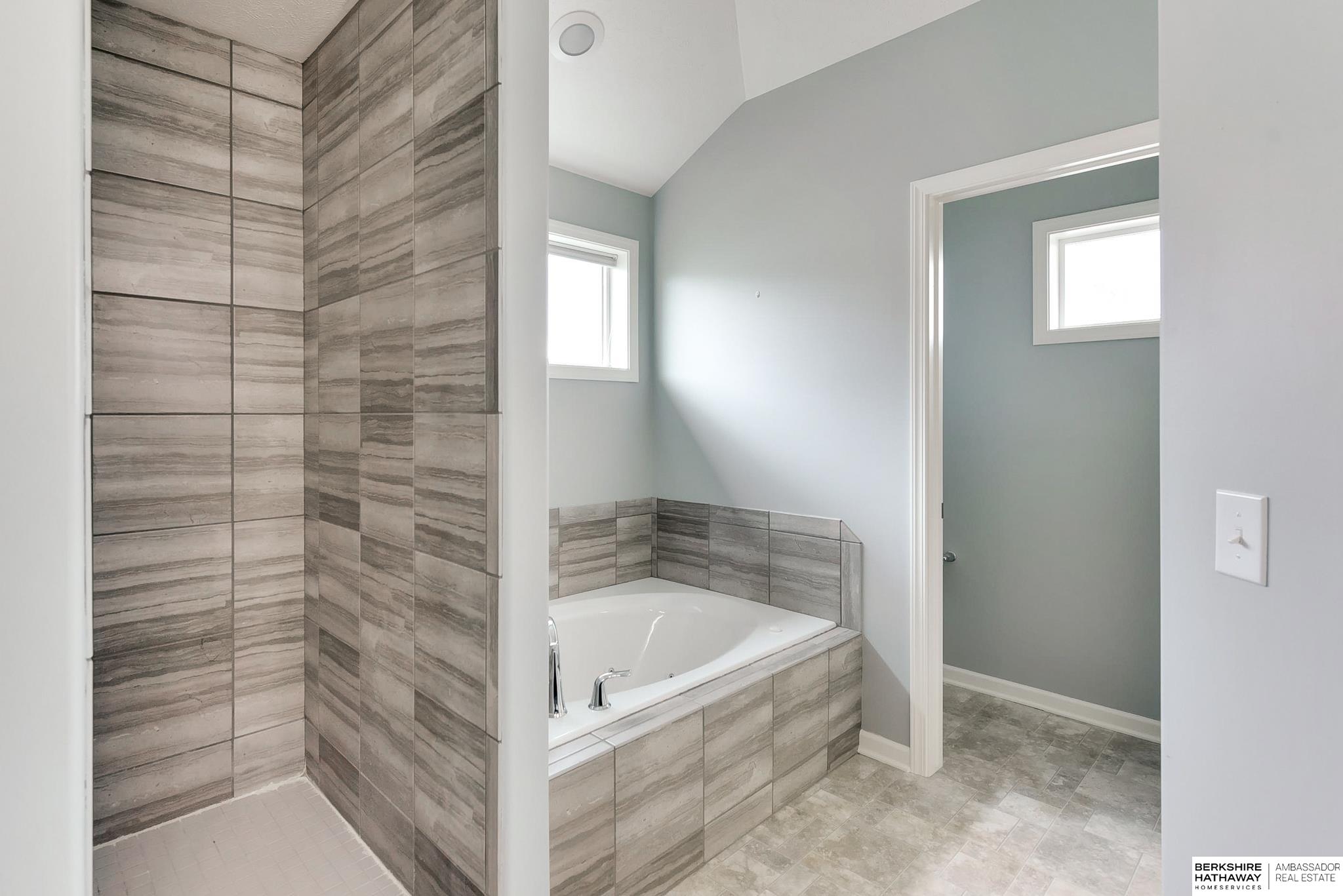 18425 Harney Street, Elkhorn, Nebraska image 39