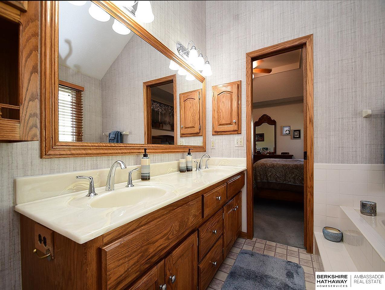 15712 Jackson Drive, Omaha, Nebraska image 23