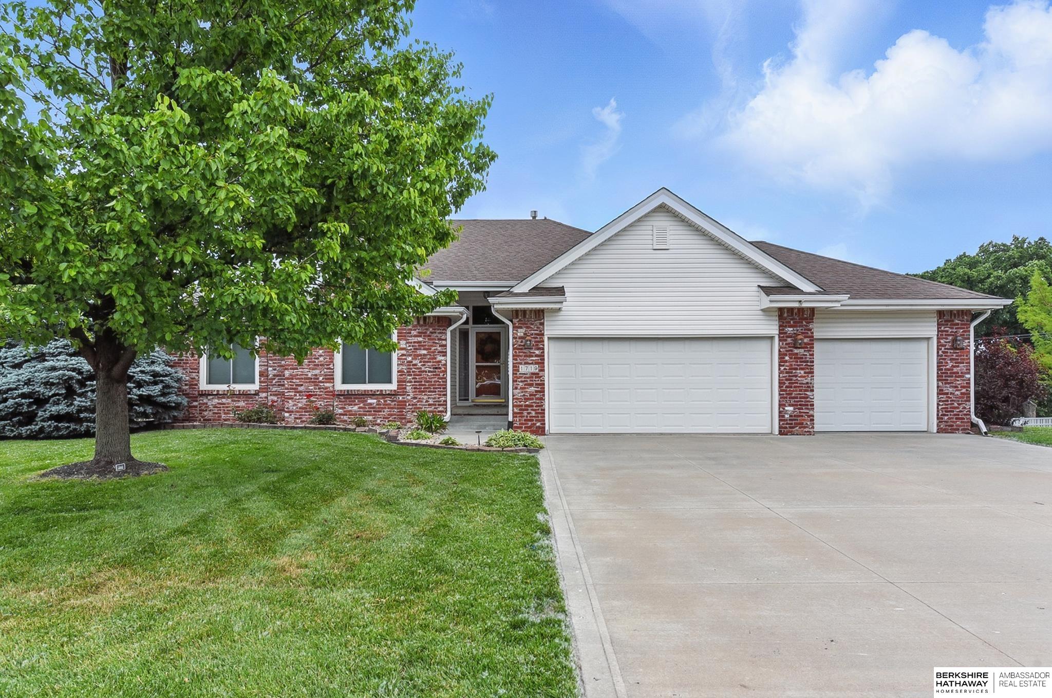 1719 N 211th Street, Elkhorn, Nebraska image 1