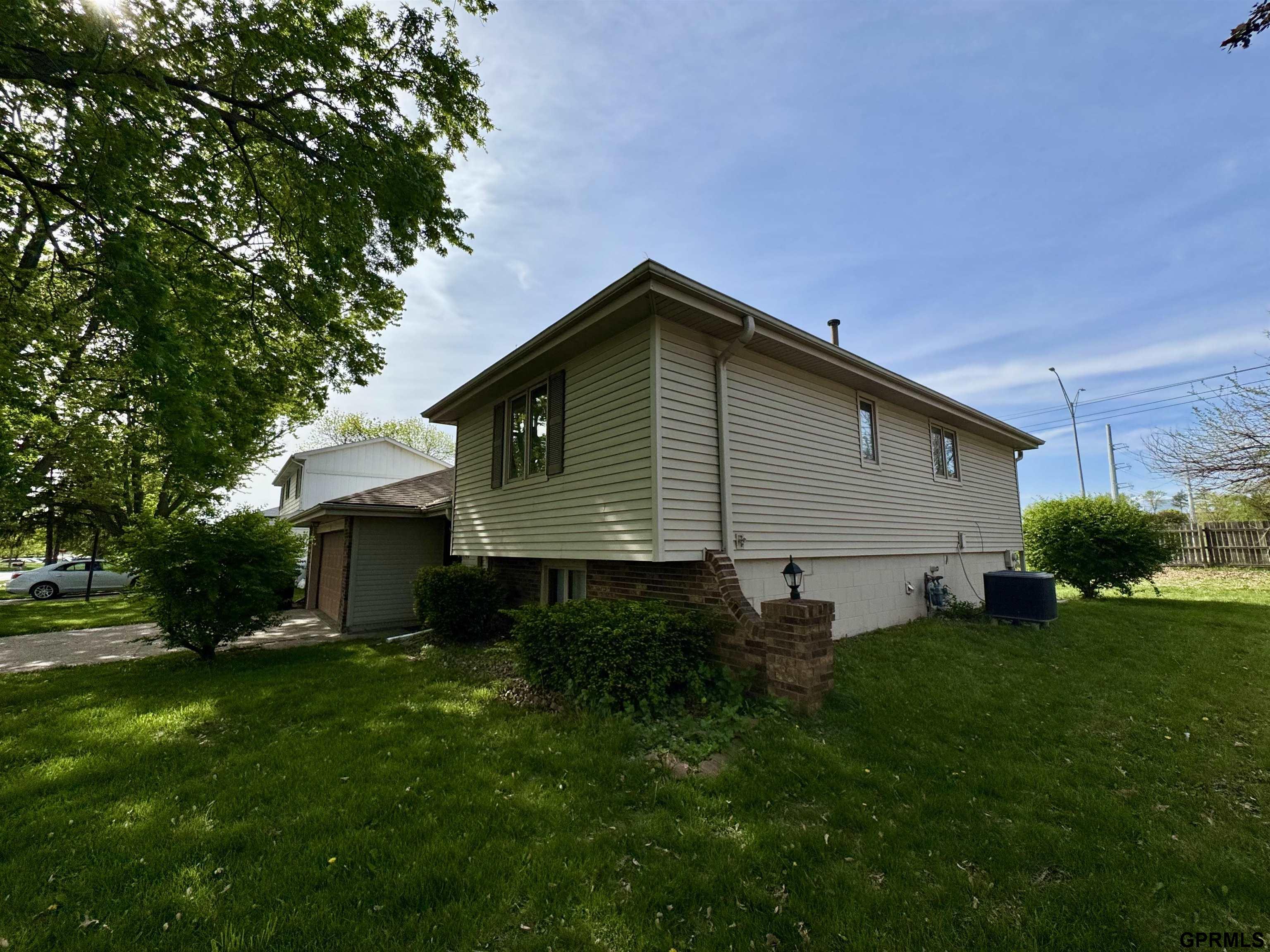 11748 Raleigh Drive, Omaha, Nebraska image 2