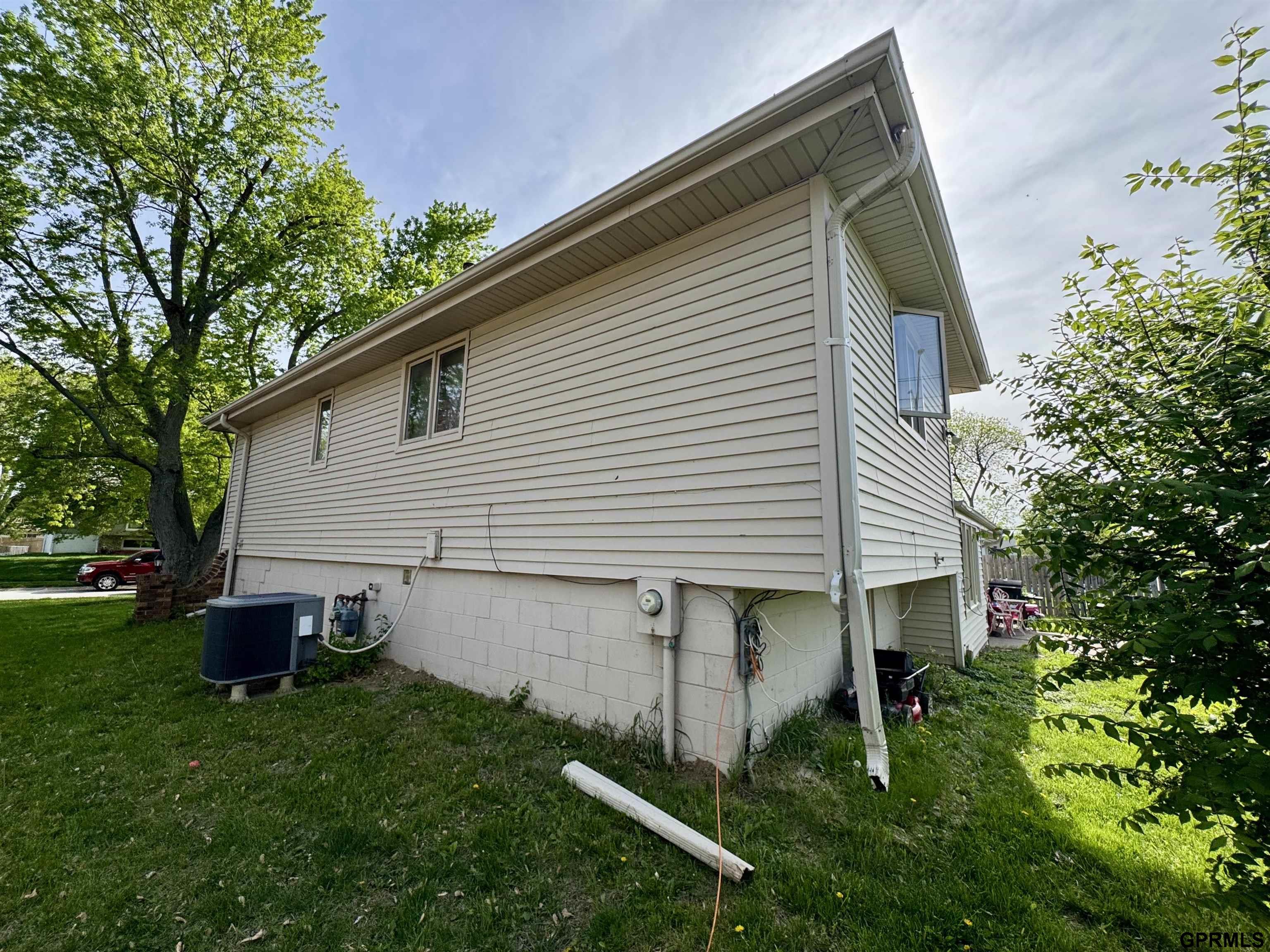 11748 Raleigh Drive, Omaha, Nebraska image 3