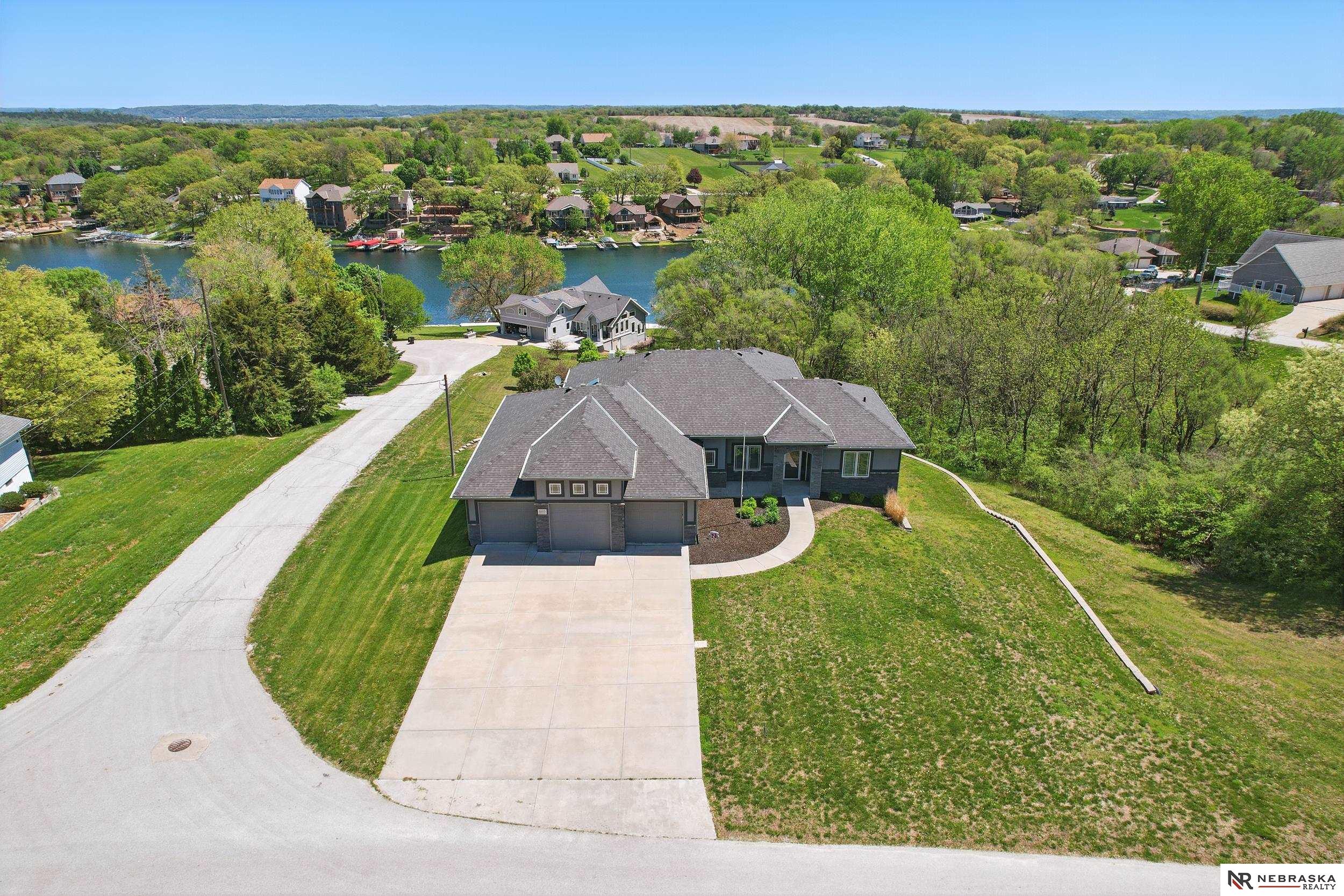 8605 Emerson Road, Plattsmouth, Nebraska image 1