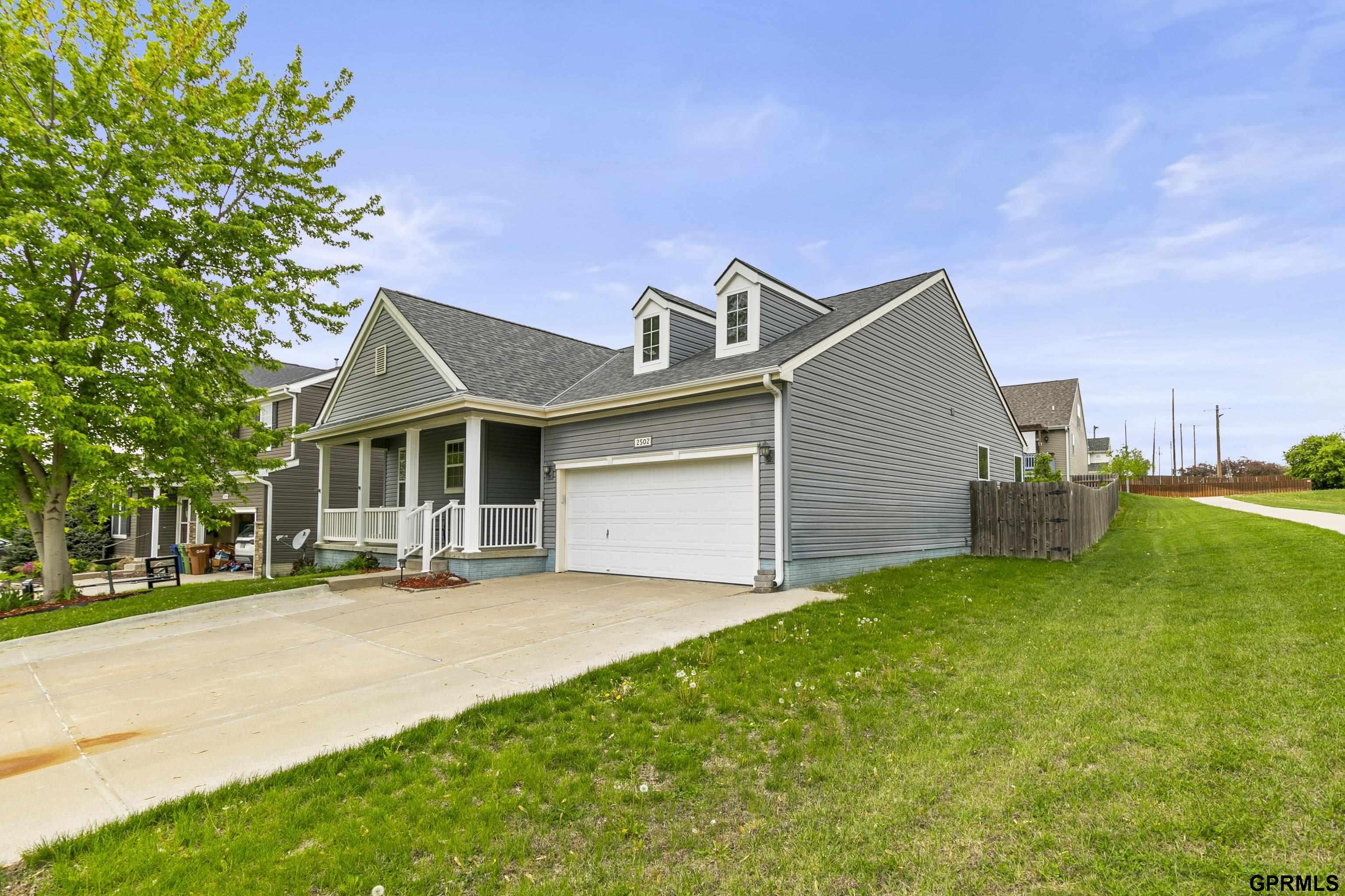 2502 Hummingbird Circle, Bellevue, Nebraska image 2