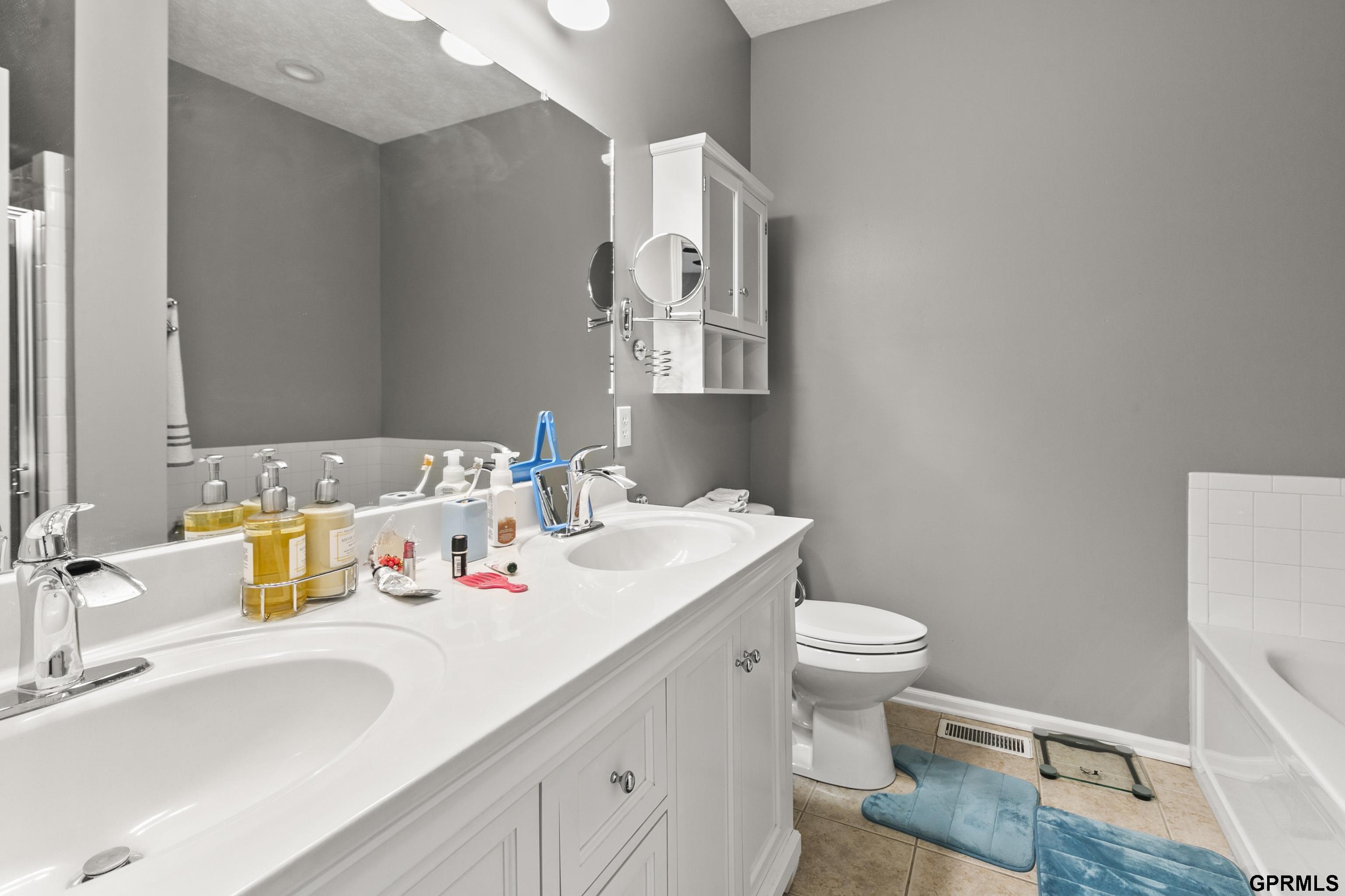 2502 Hummingbird Circle, Bellevue, Nebraska image 19