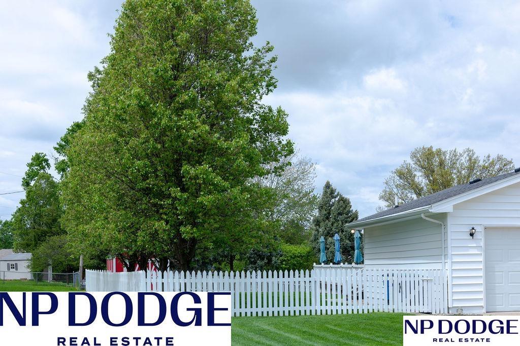 1540 Pinewood Drive, Omaha, Nebraska image 11