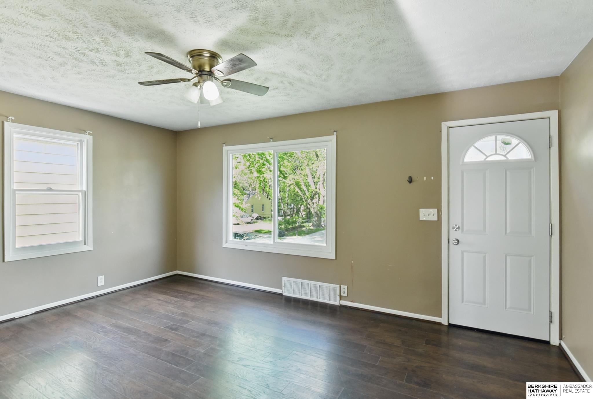 3325 N 38th Street, Omaha, Nebraska image 2