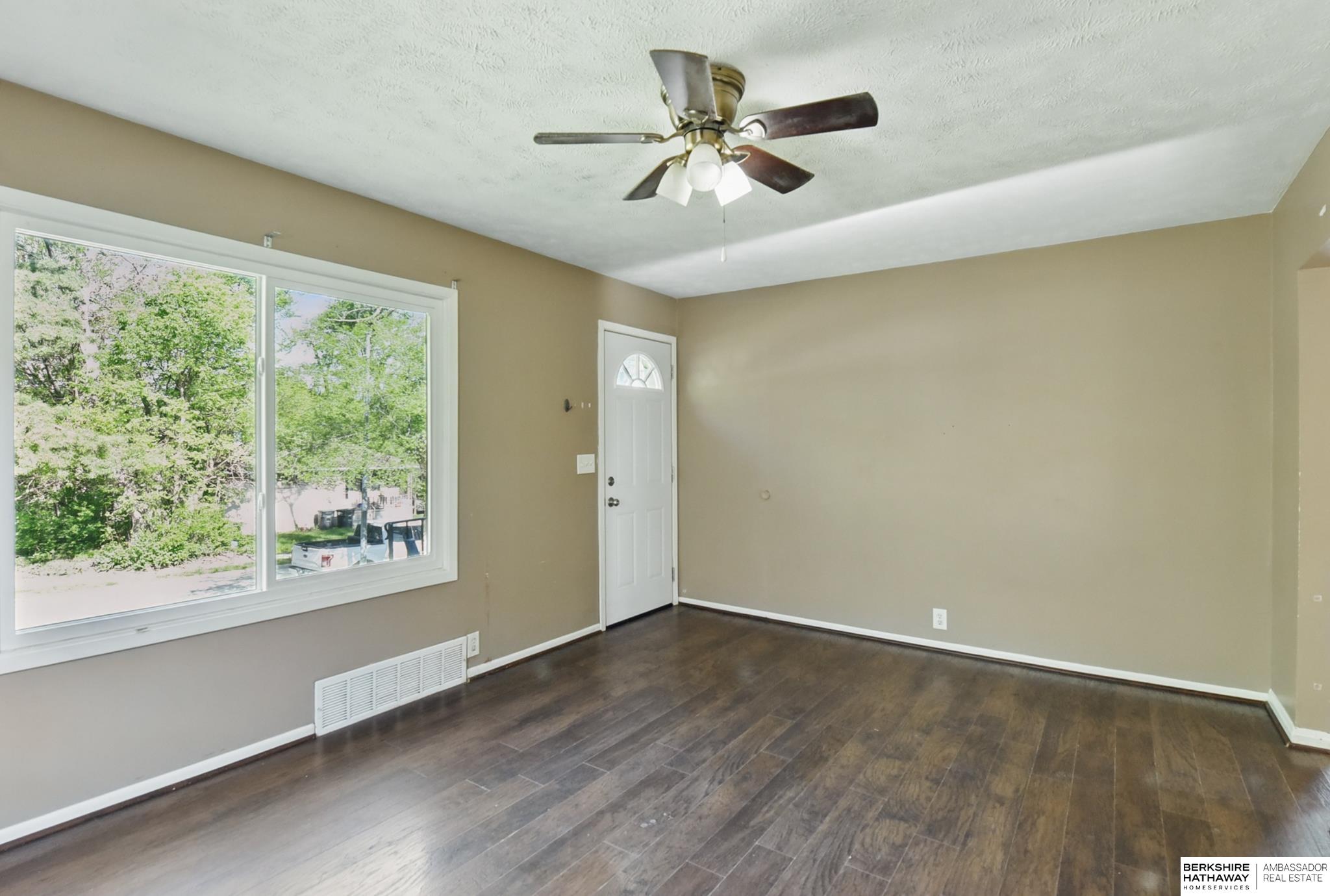 3325 N 38th Street, Omaha, Nebraska image 5