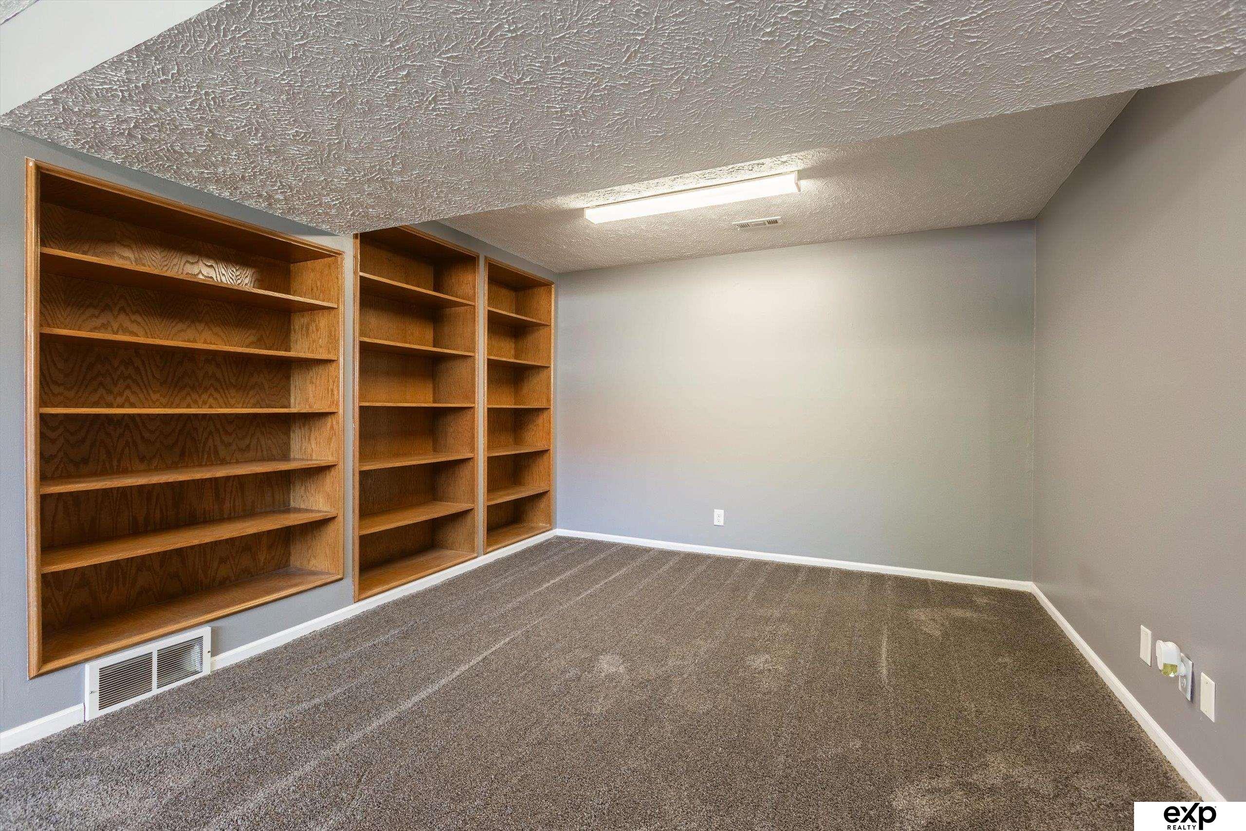 8115 Vernon Avenue, Omaha, Nebraska image 23