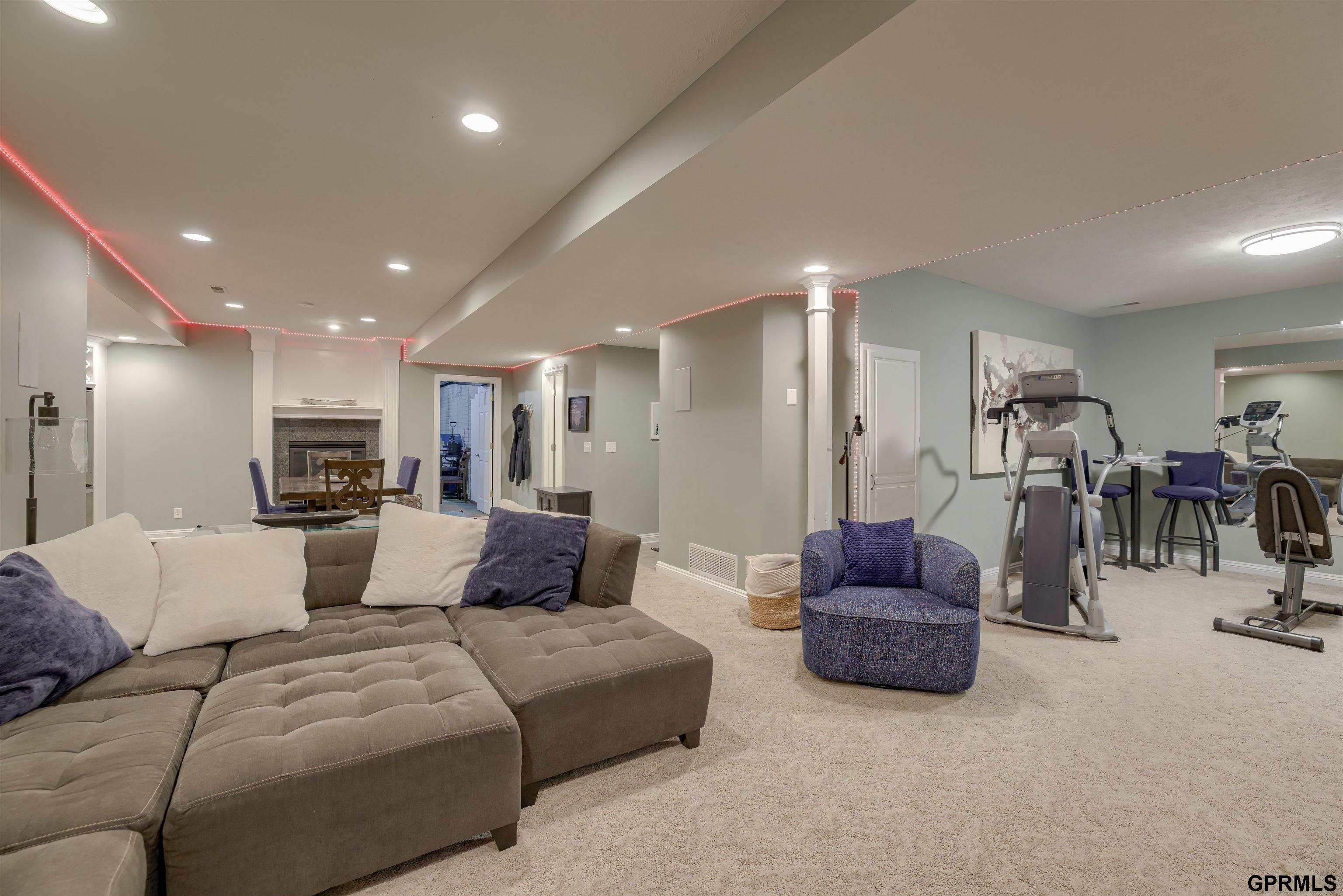 18320 Dupont Circle, Omaha, Nebraska image 22