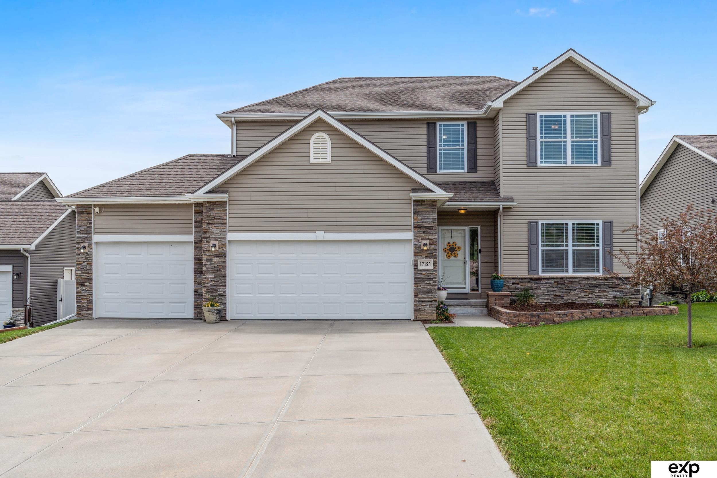 17123 Samantha Road, Gretna, Nebraska image 1