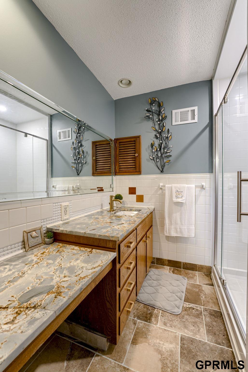 5325 Oak Hills Drive, Omaha, Nebraska image 24