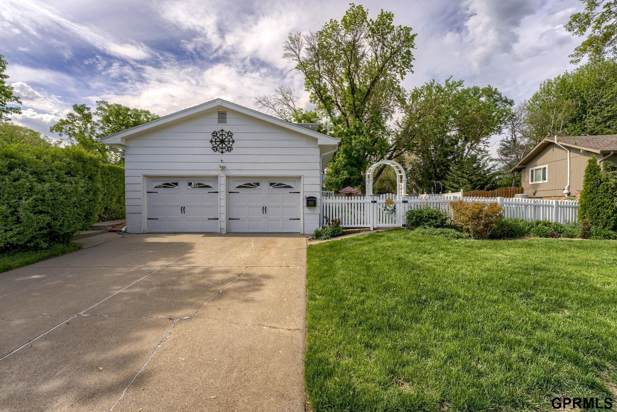 5325 Oak Hills Drive, Omaha, Nebraska image 45