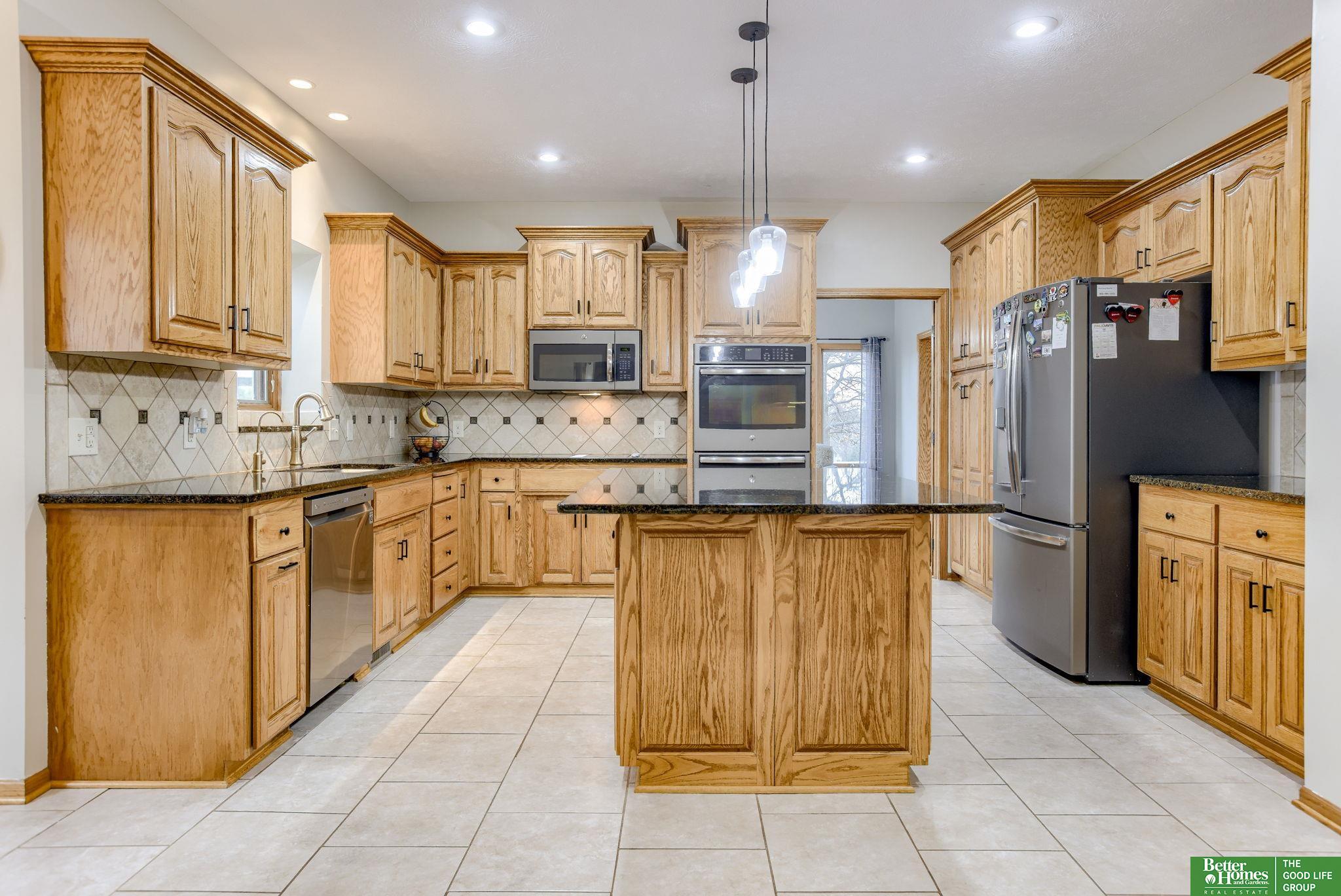 20181 Woodridge Drive, Gretna, Nebraska image 13