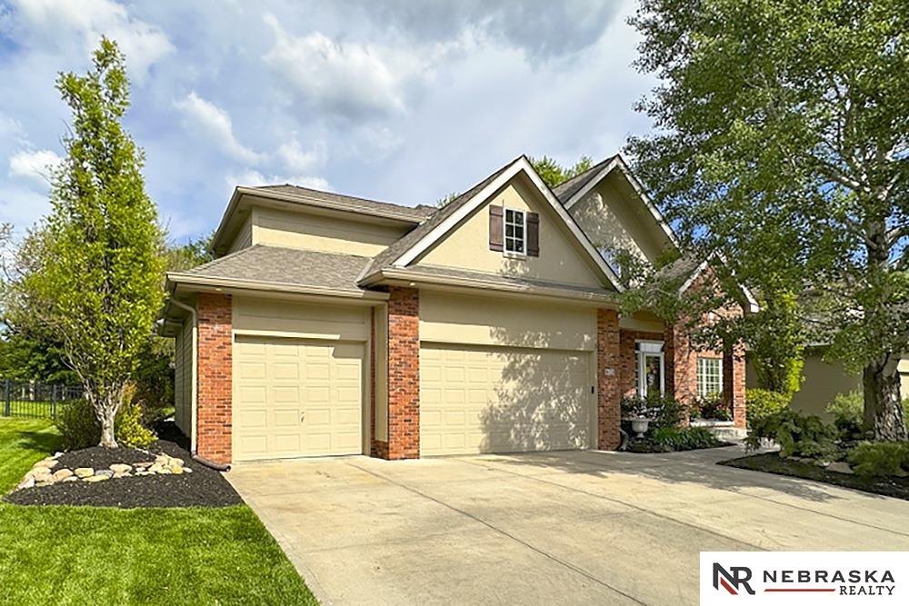 913 S 195 Street, Omaha, Nebraska image 1