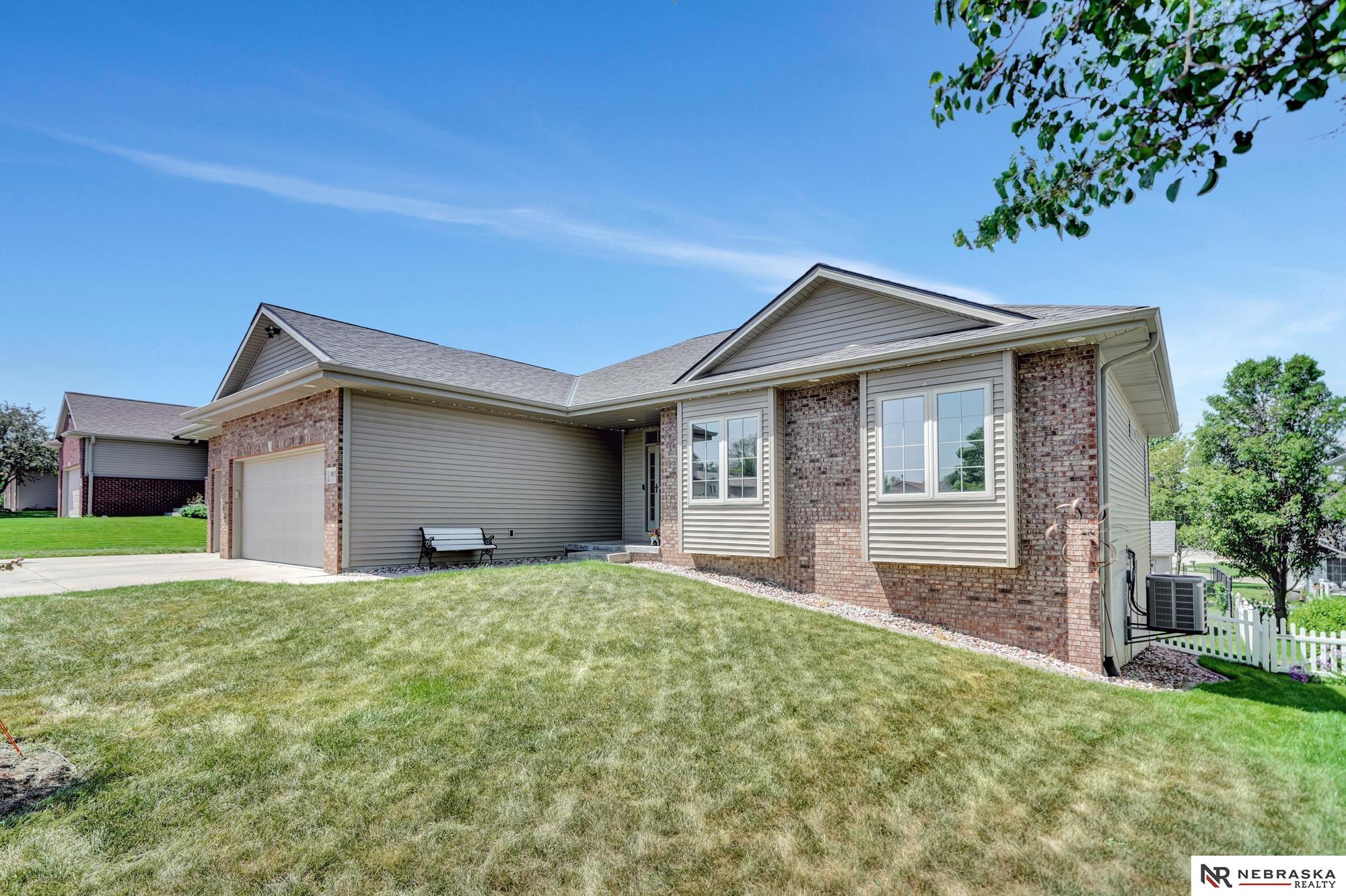 905 Chicory Lane, Hickman, Nebraska image 1