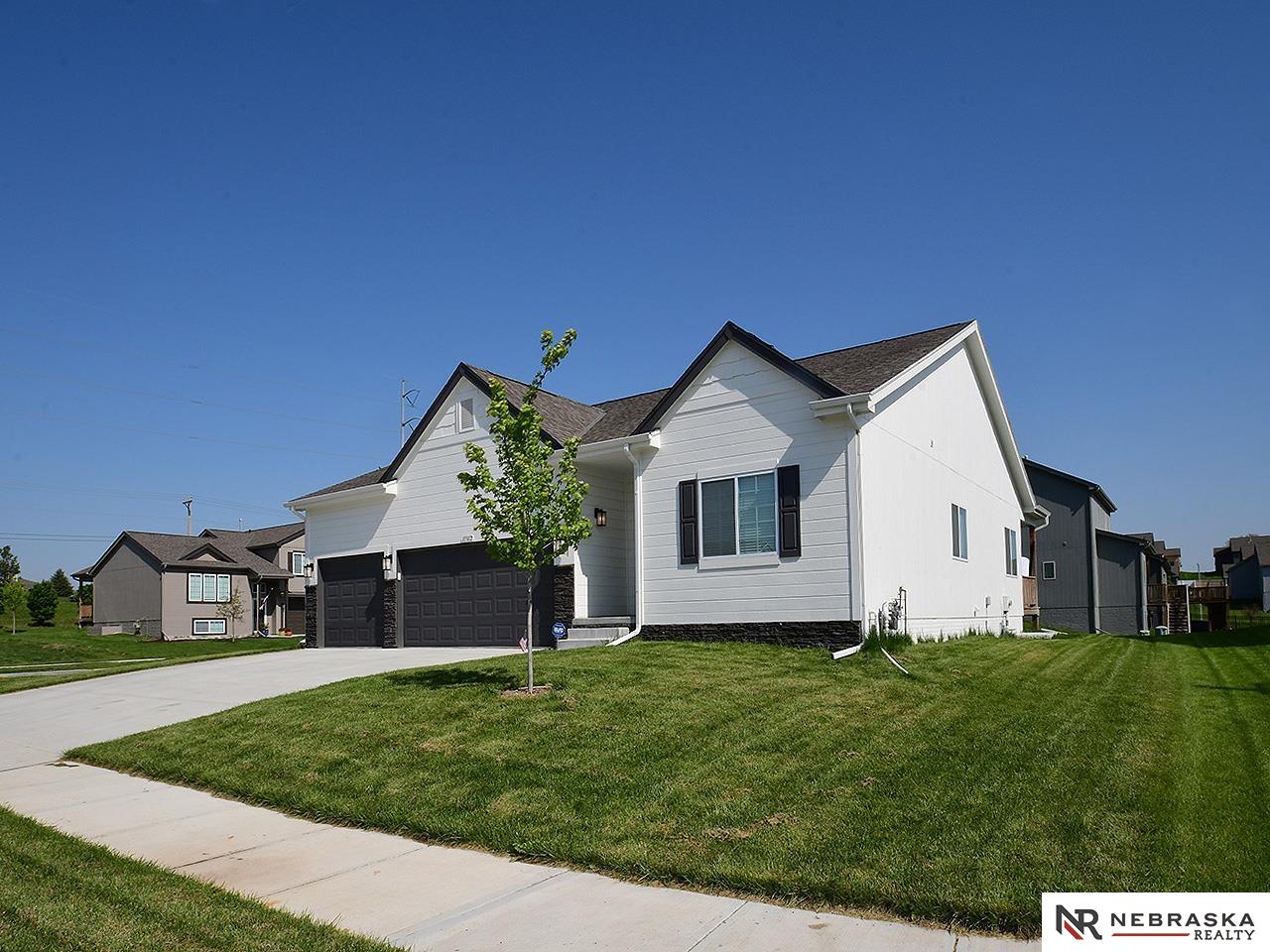 11312 Horizon Circle, Papillion, Nebraska image 2