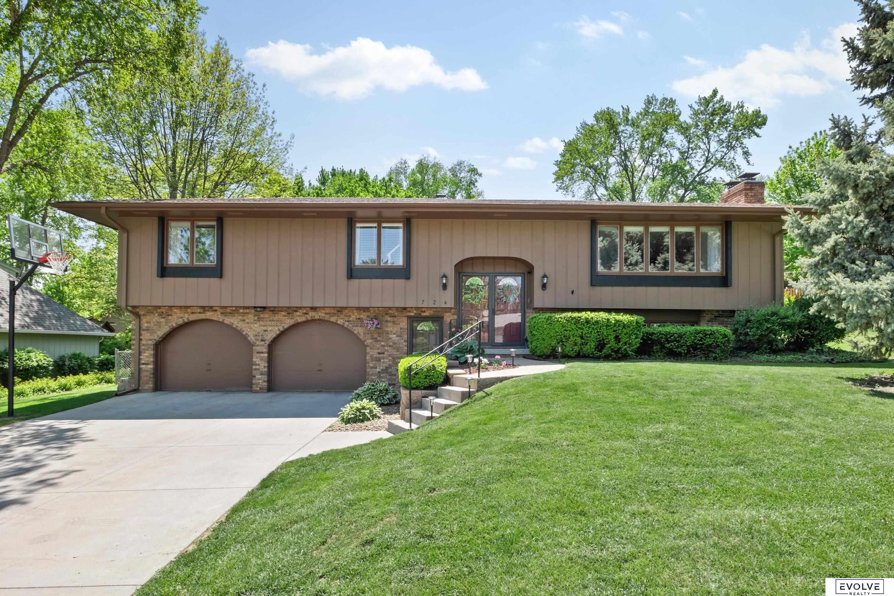 724 Leawood Drive, Omaha