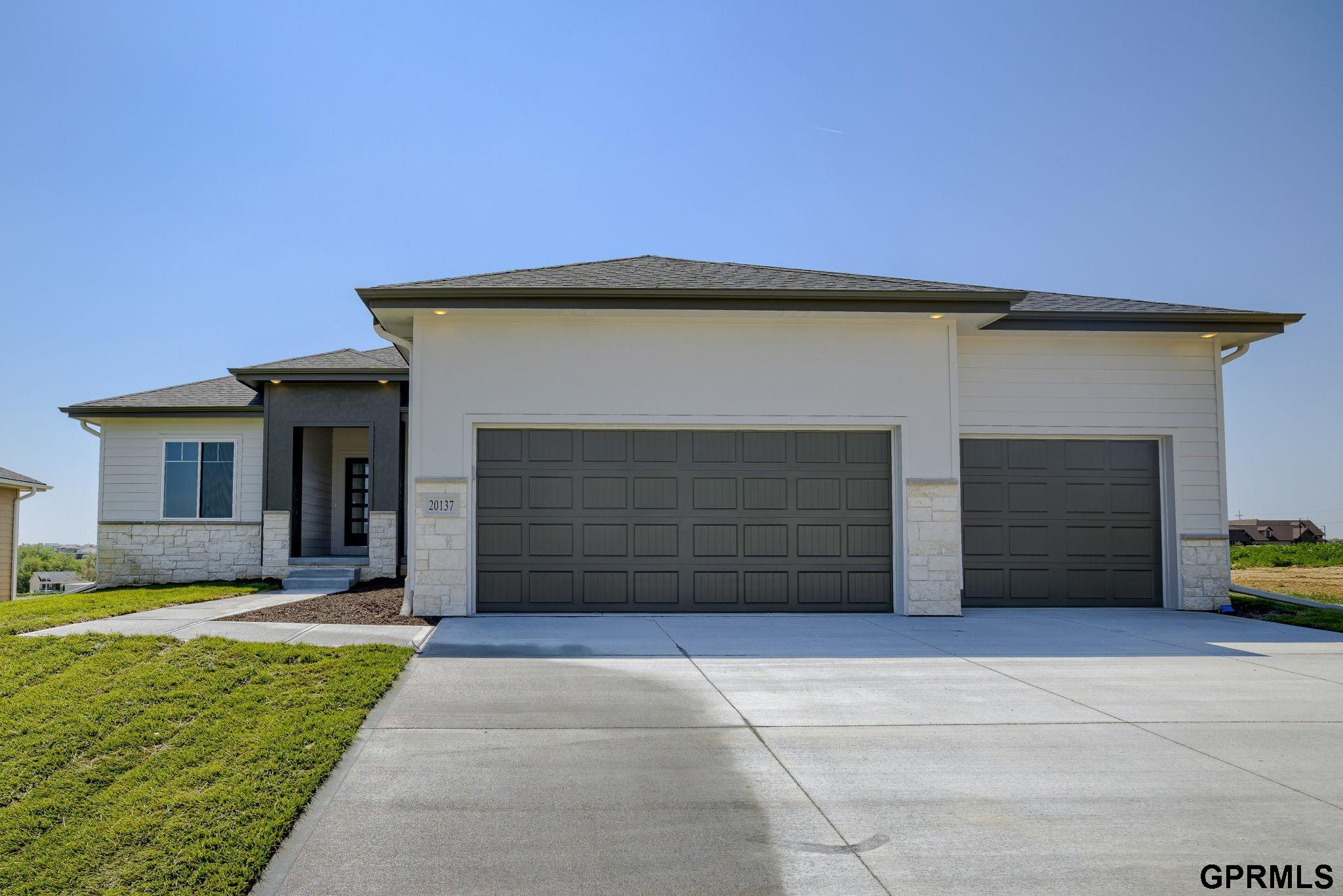 20137 R Street, Omaha, Nebraska image 1