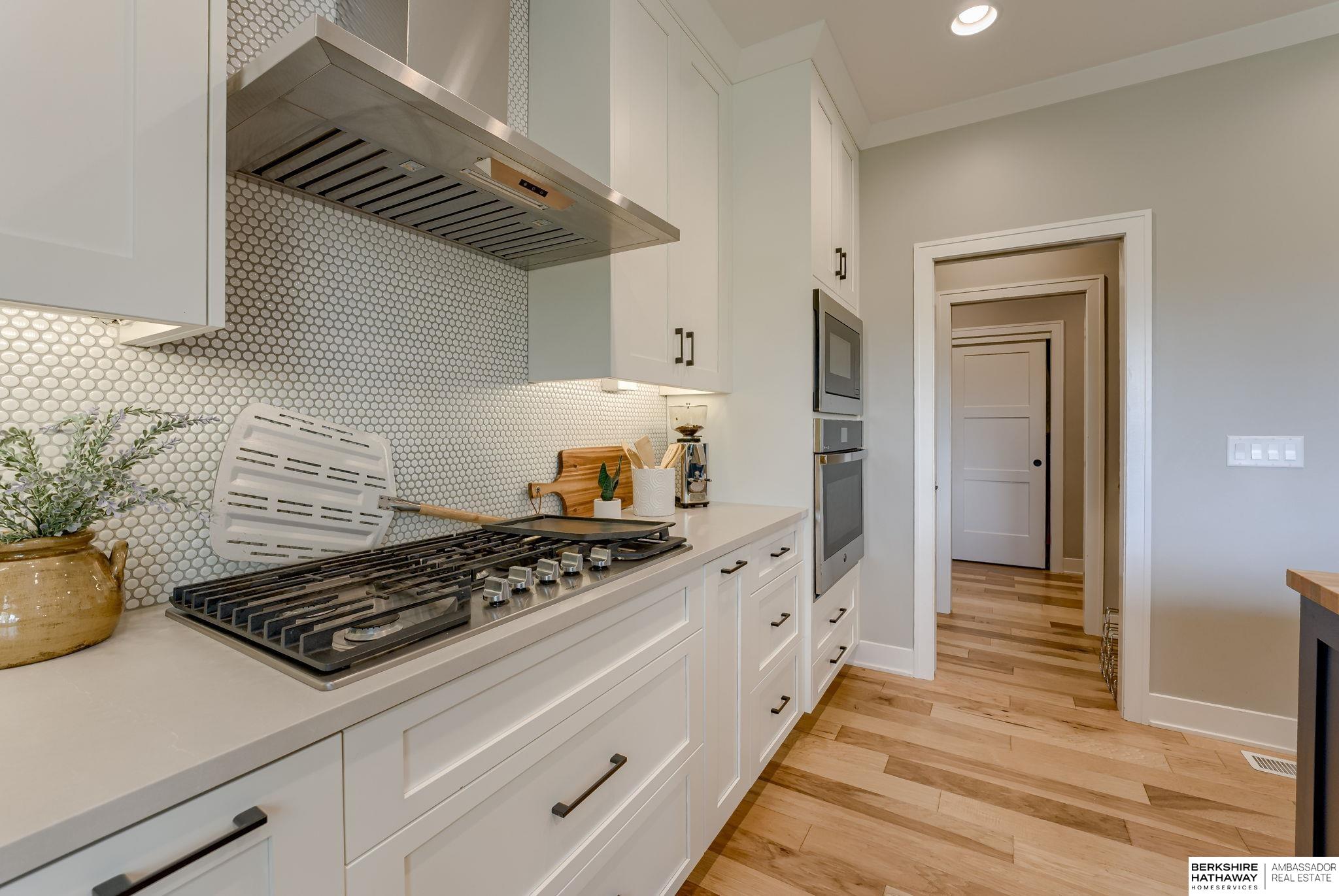 8616 Broadmoor Drive, Omaha, Nebraska image 15