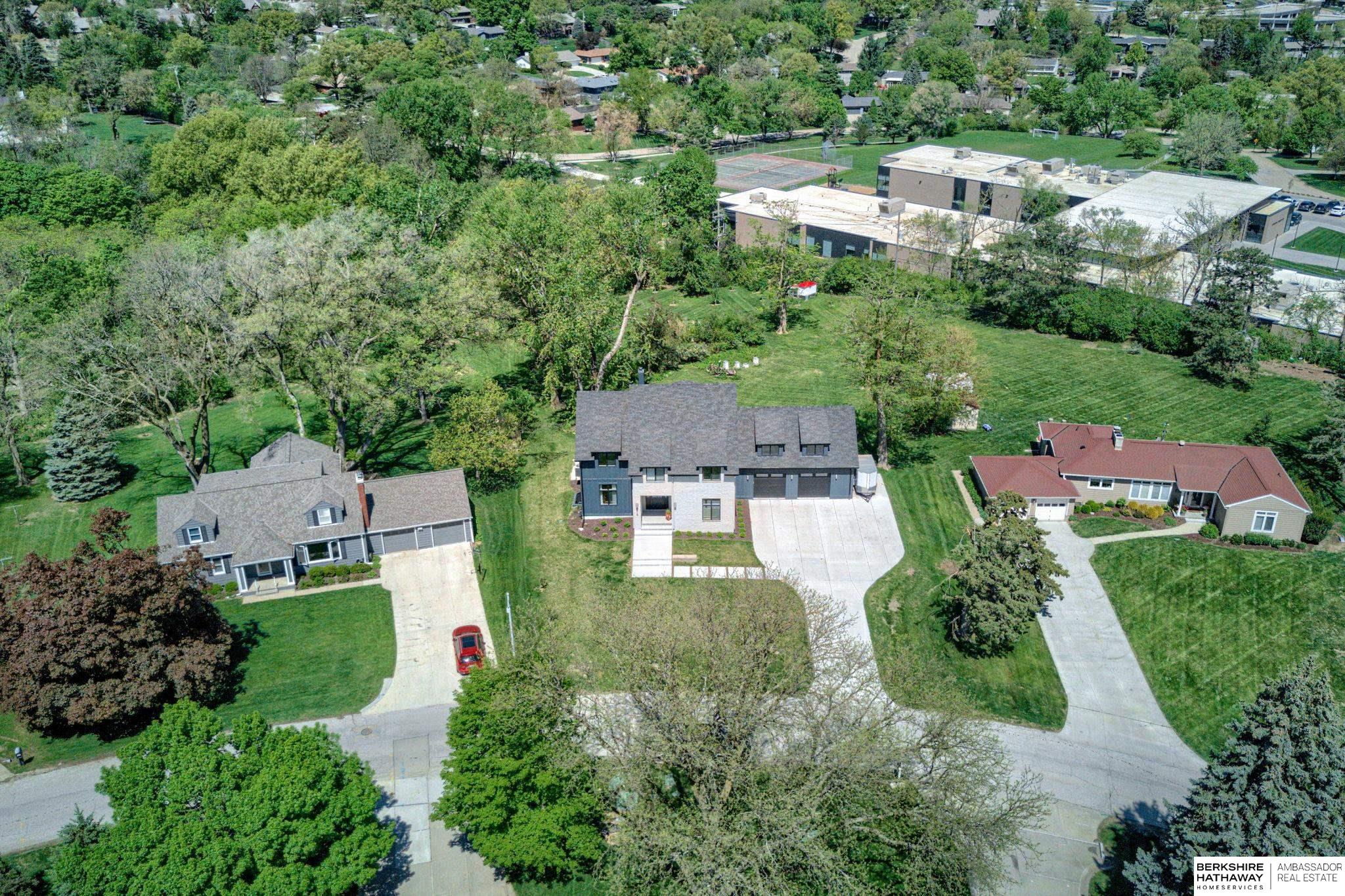 8616 Broadmoor Drive, Omaha, Nebraska image 3