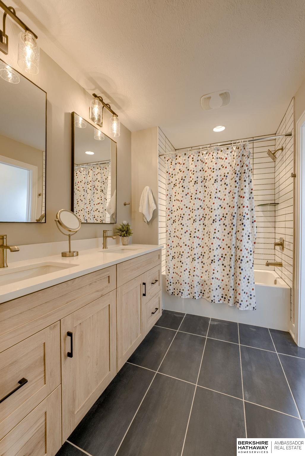8616 Broadmoor Drive, Omaha, Nebraska image 34
