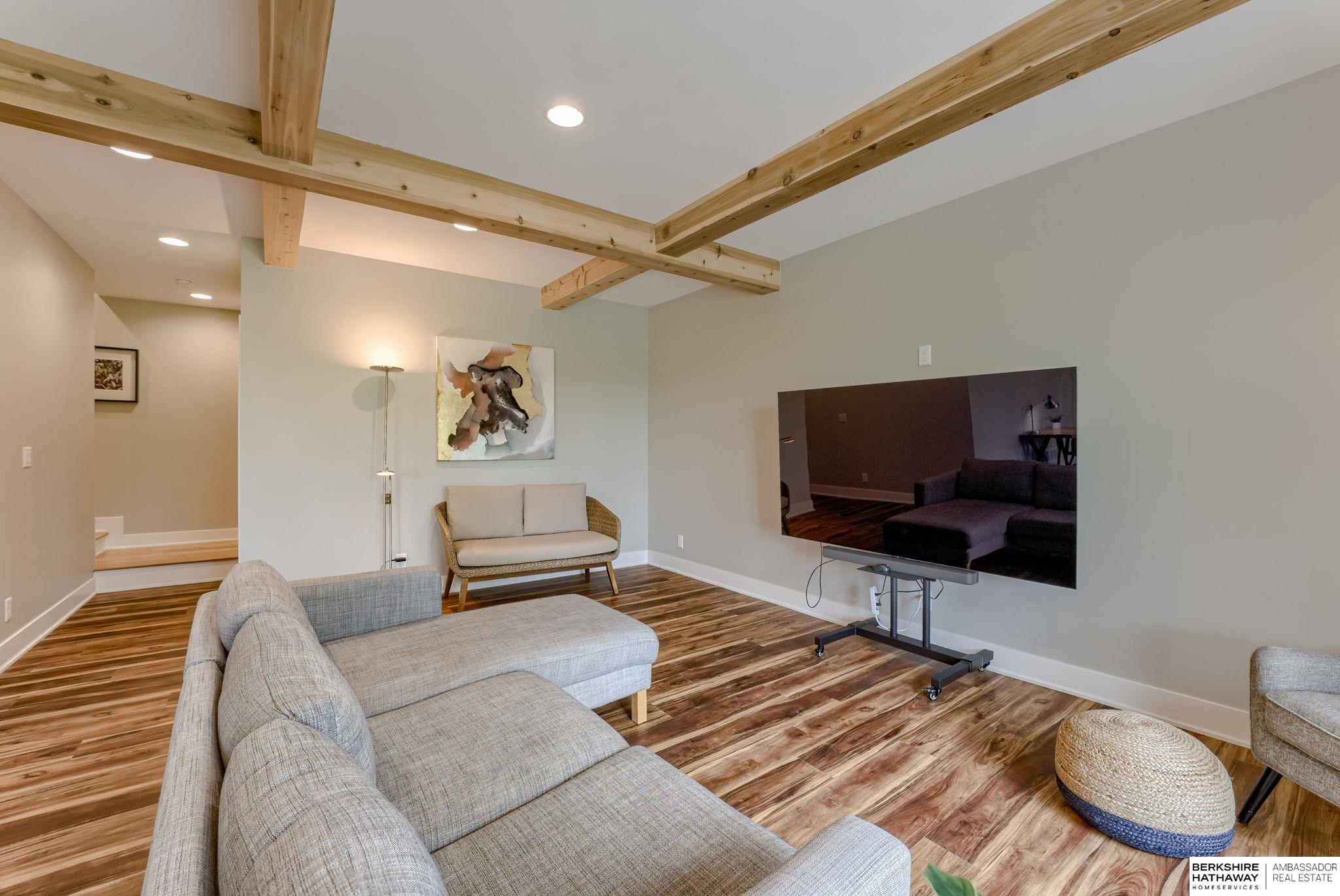 8616 Broadmoor Drive, Omaha, Nebraska image 38