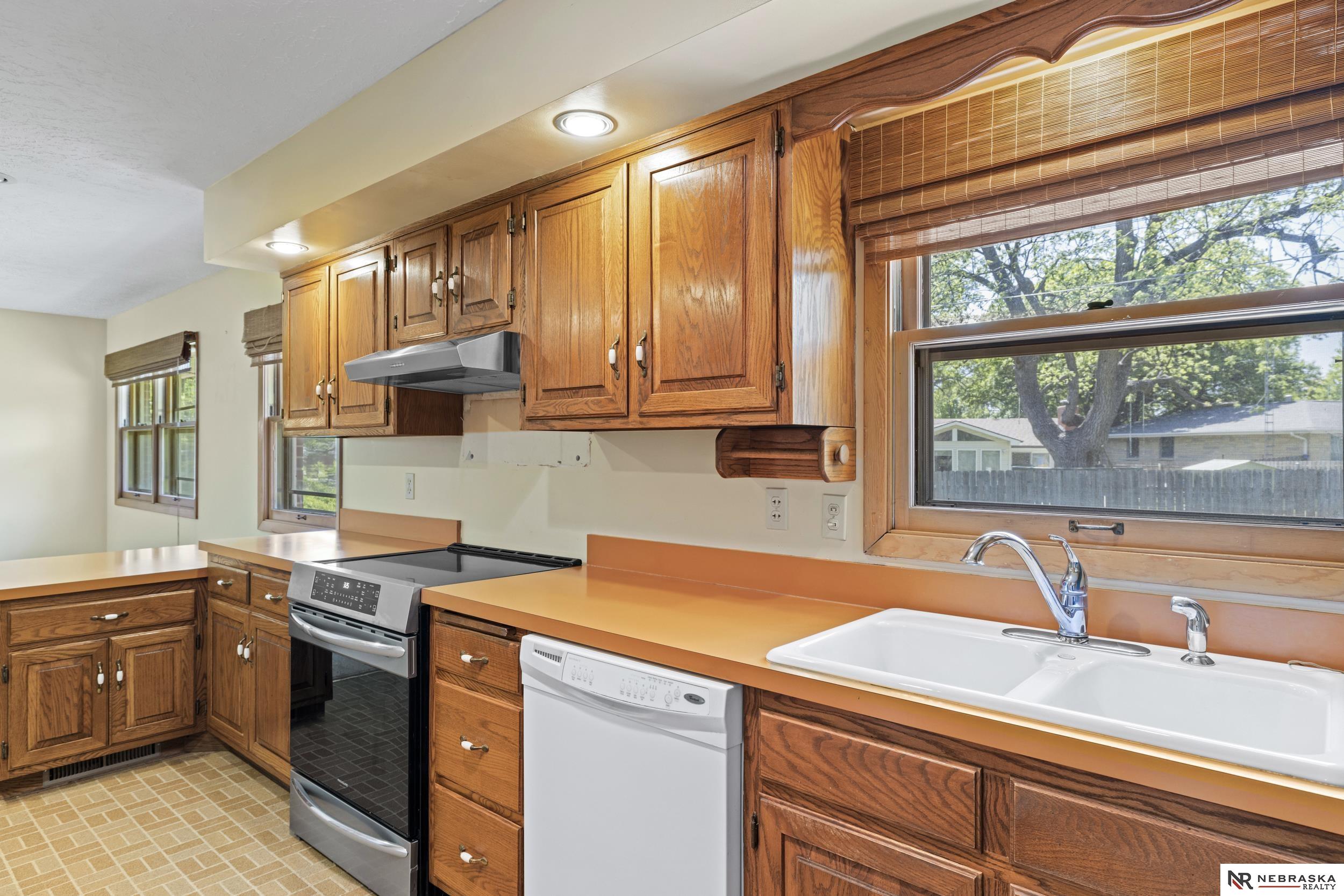 1825 Morningside Drive, Lincoln, Nebraska image 11