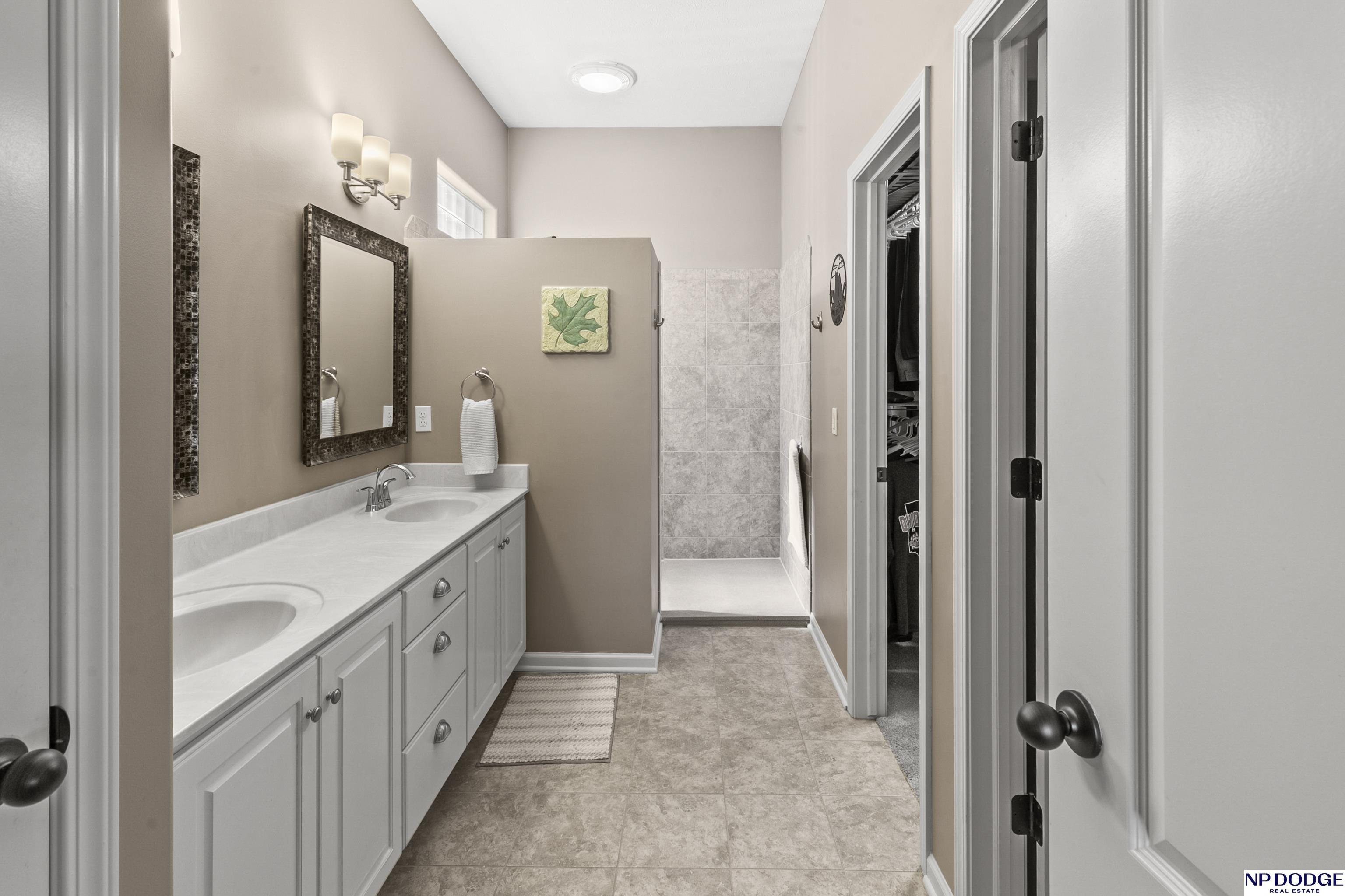 9823 Rosewater Parkway, Bennington, Nebraska image 22