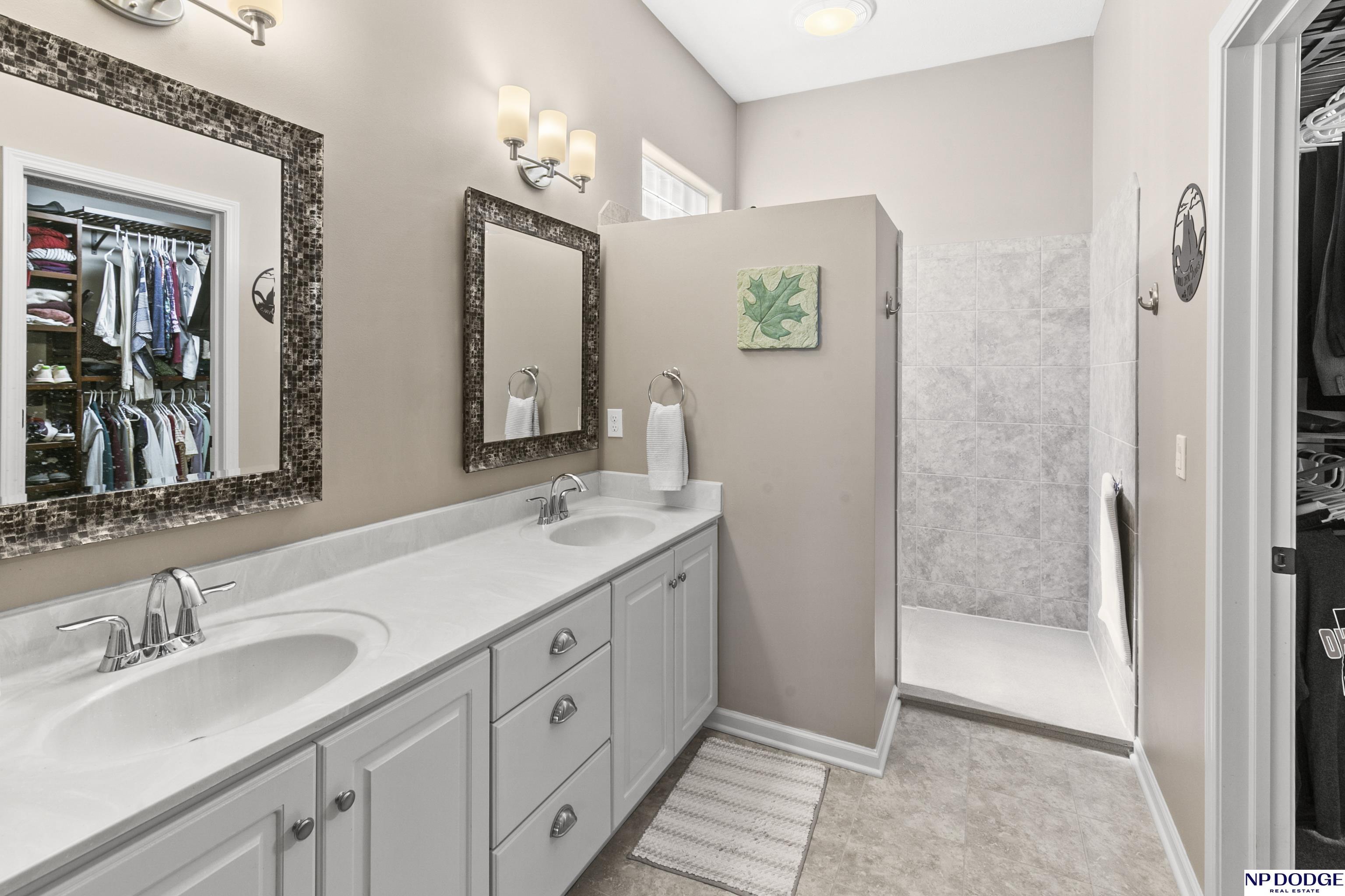9823 Rosewater Parkway, Bennington, Nebraska image 23