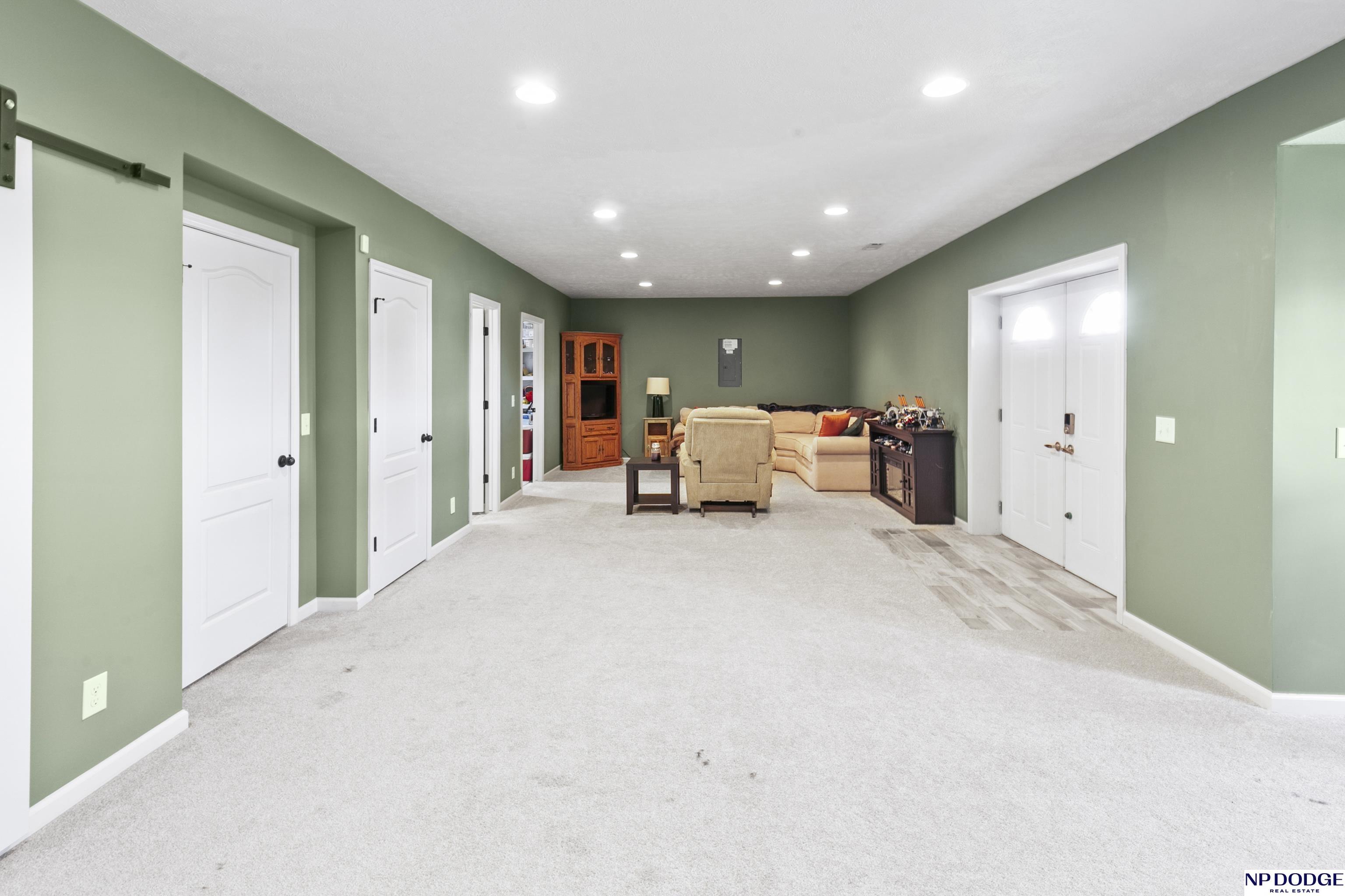 9823 Rosewater Parkway, Bennington, Nebraska image 32