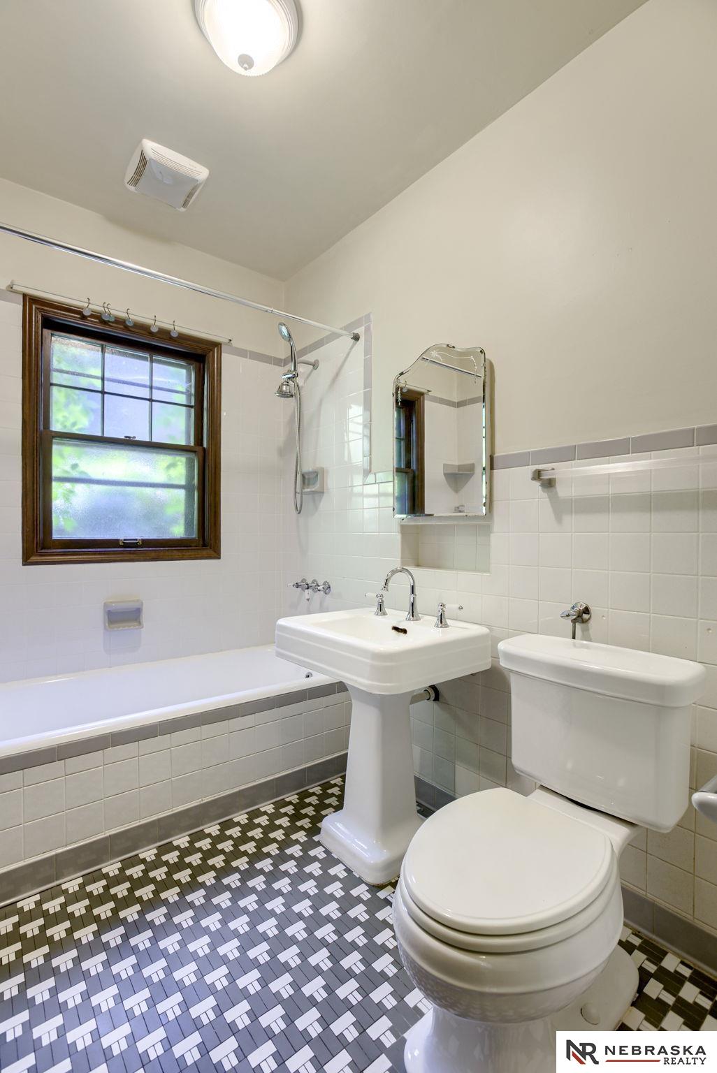 1519 N Happy Hollow Boulevard, Omaha, Nebraska image 12