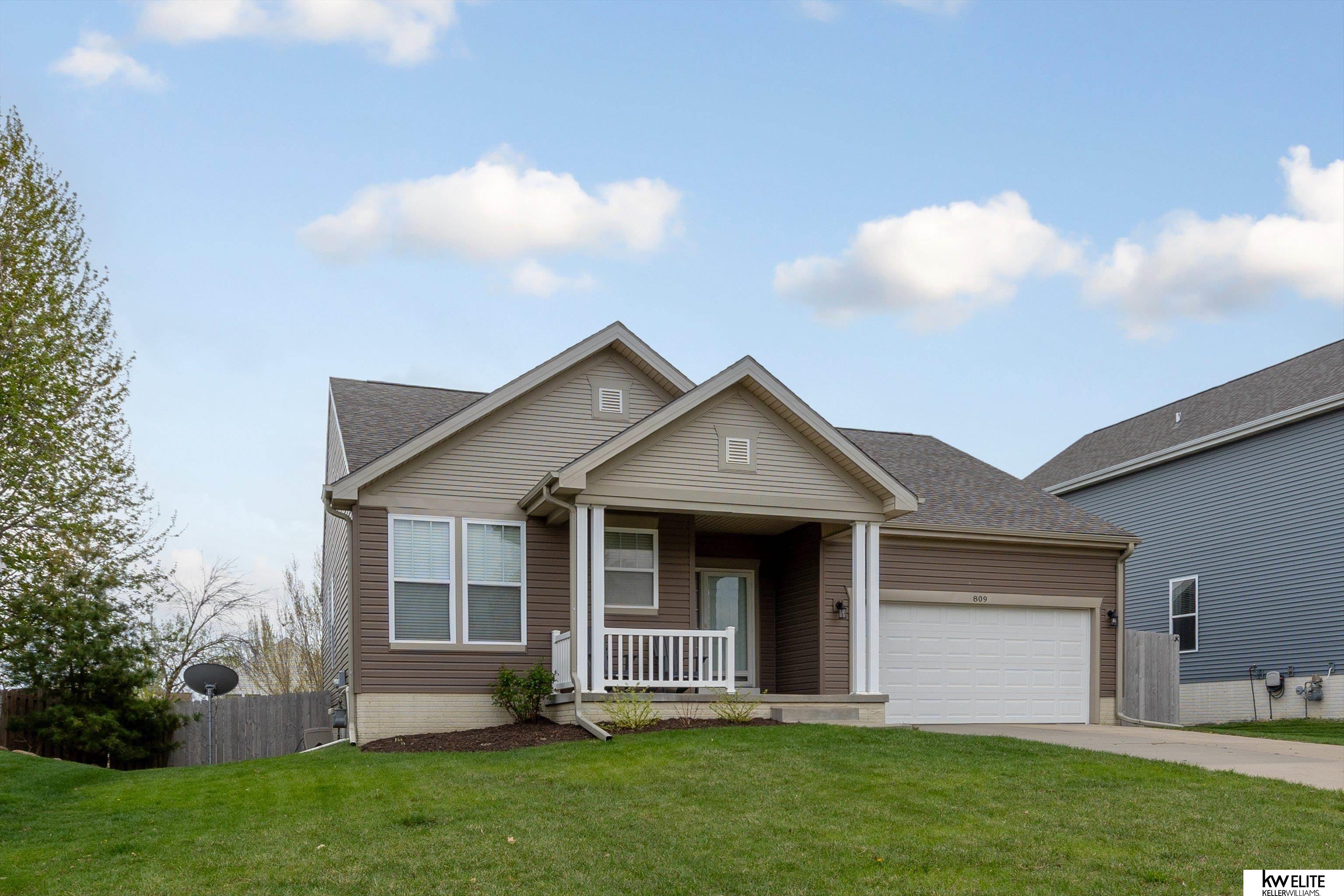 809 Stony Point Drive, Papillion, Nebraska image 2