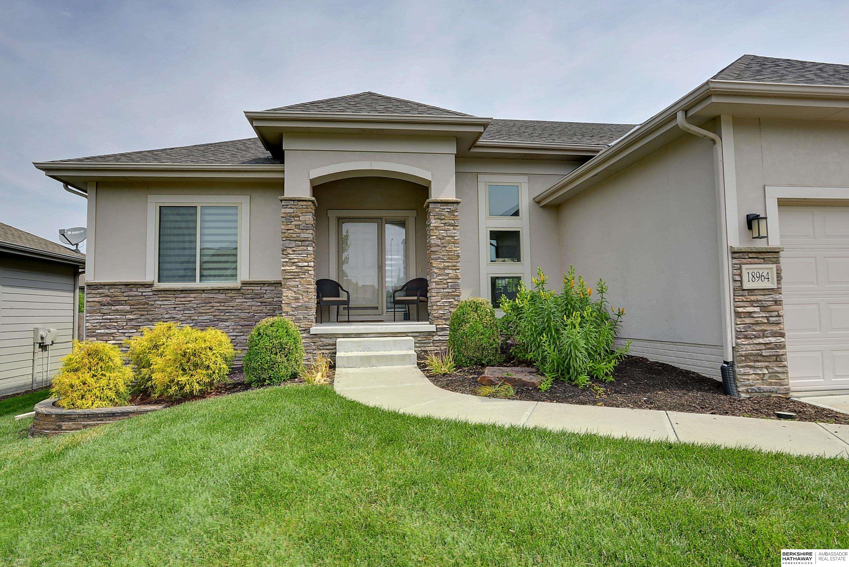 18964 Spaulding Circle, Elkhorn, Nebraska image 2