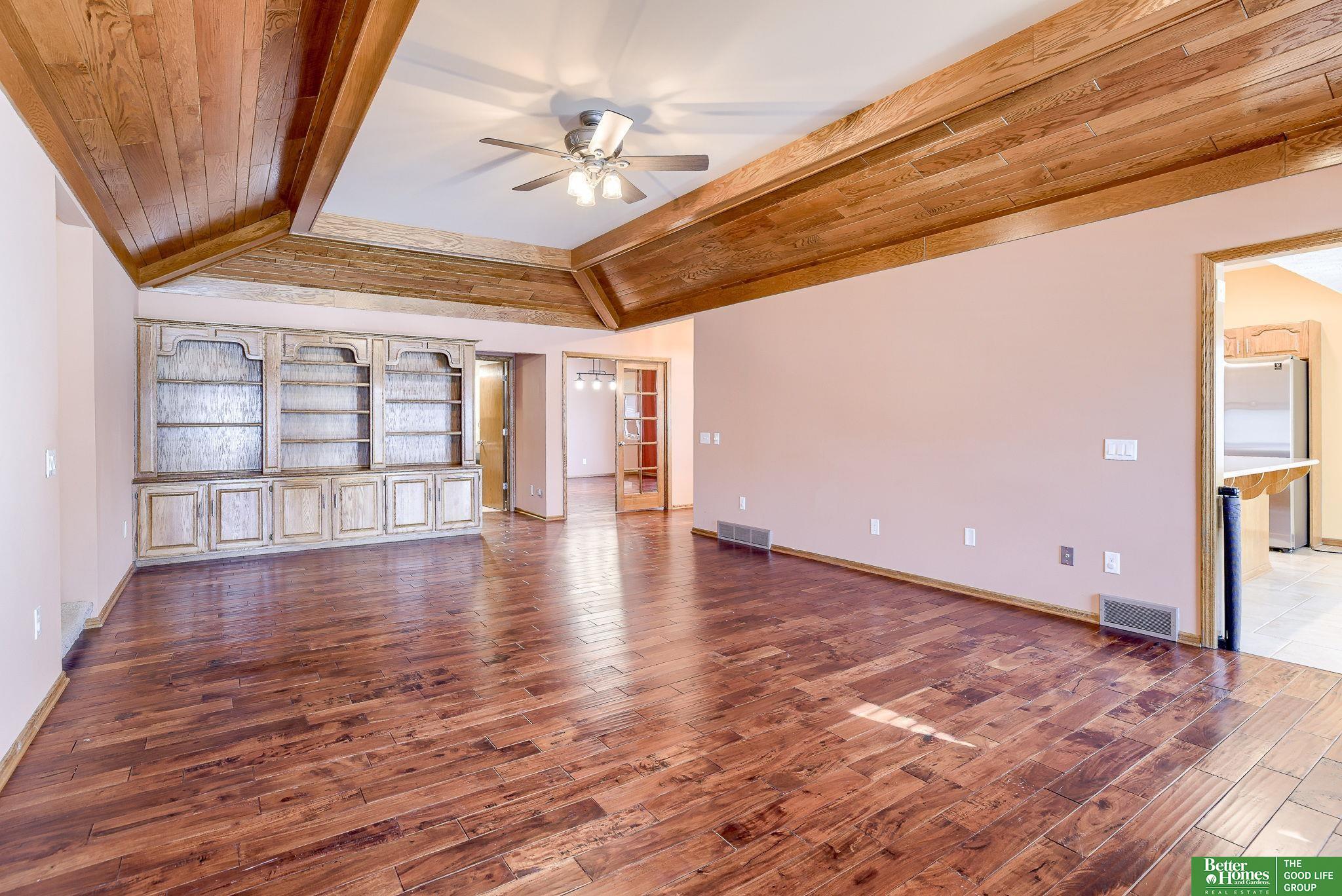 9404 Valaretta Drive, Gretna, Nebraska image 13