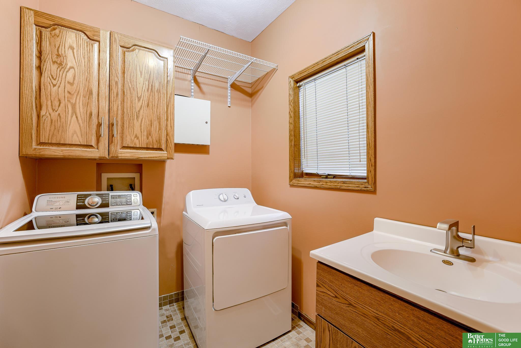 9404 Valaretta Drive, Gretna, Nebraska image 28