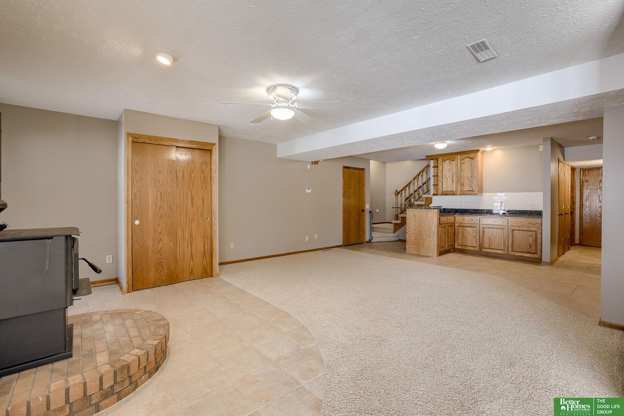 9404 Valaretta Drive, Gretna, Nebraska image 38